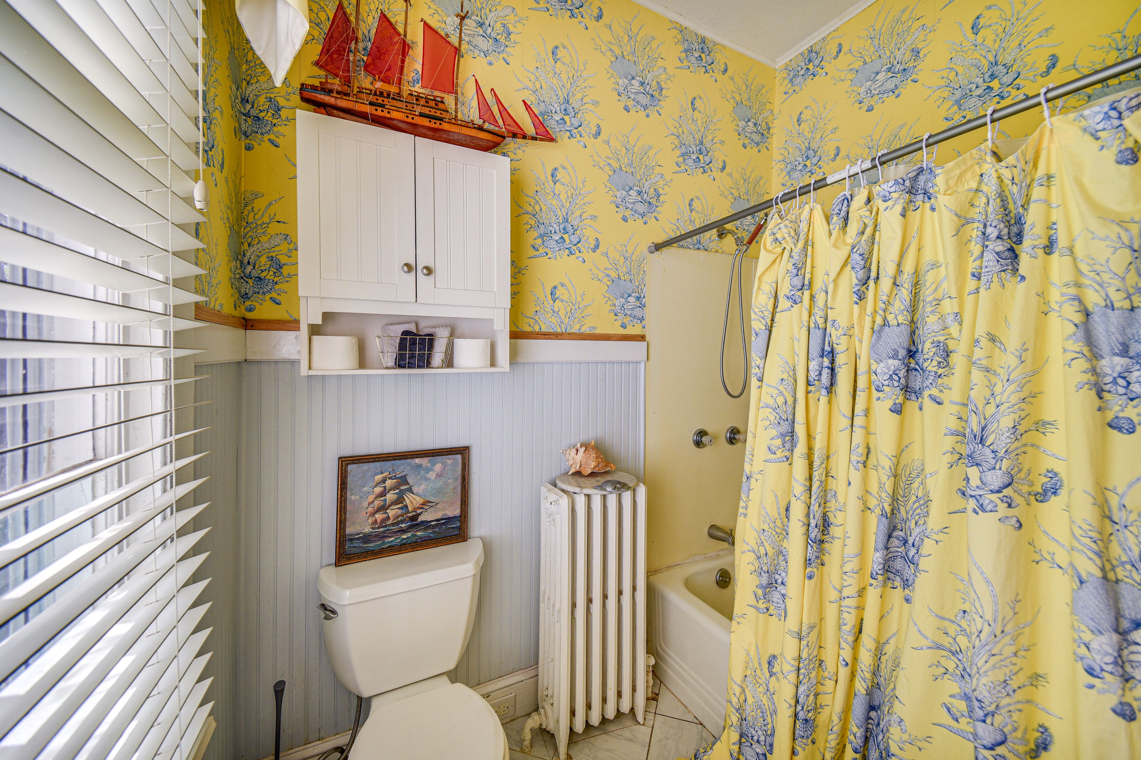 Full Bath | Towels | Hair Dryer | 1st Floor