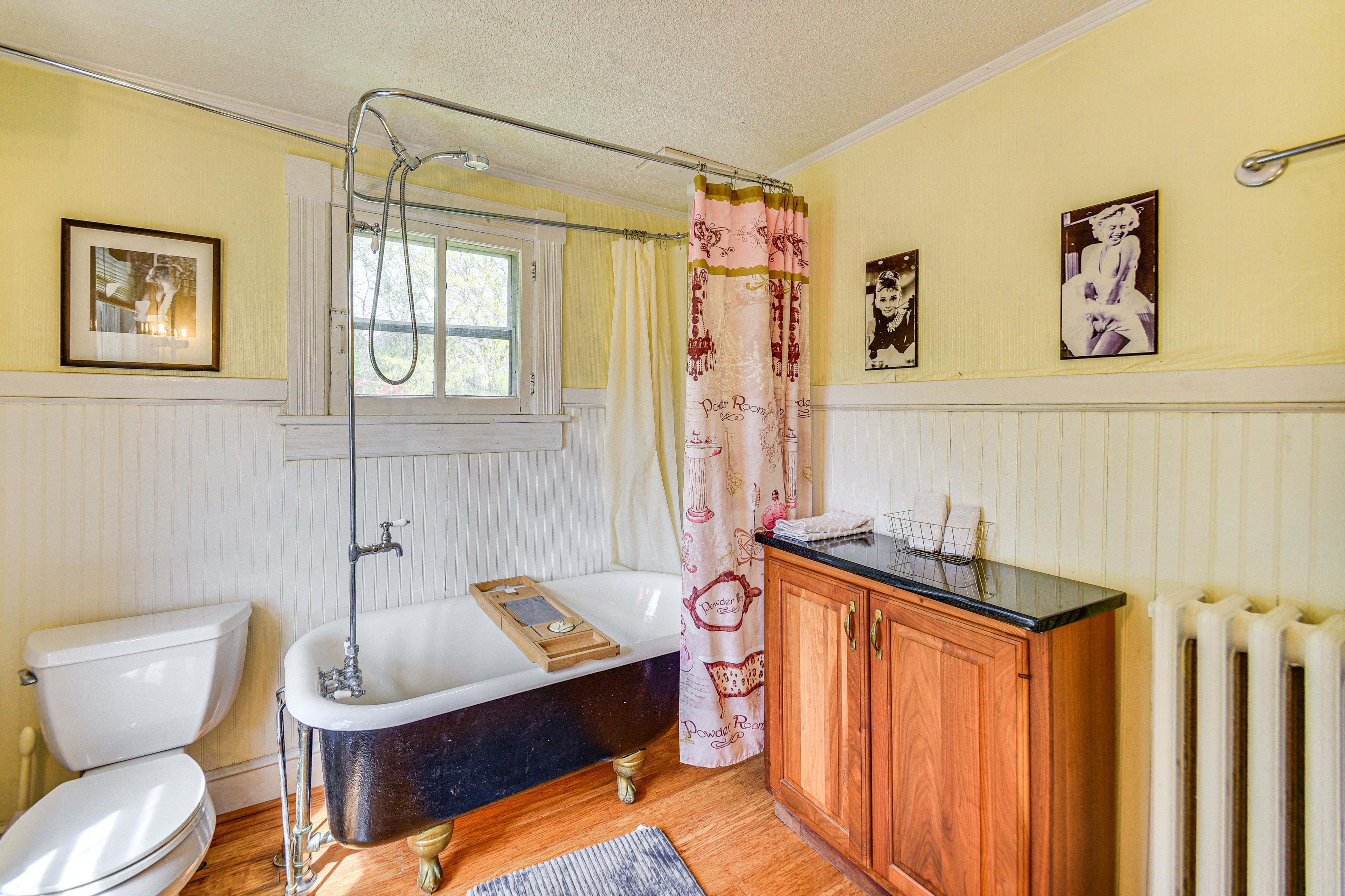 Full Bath | 2nd Floor