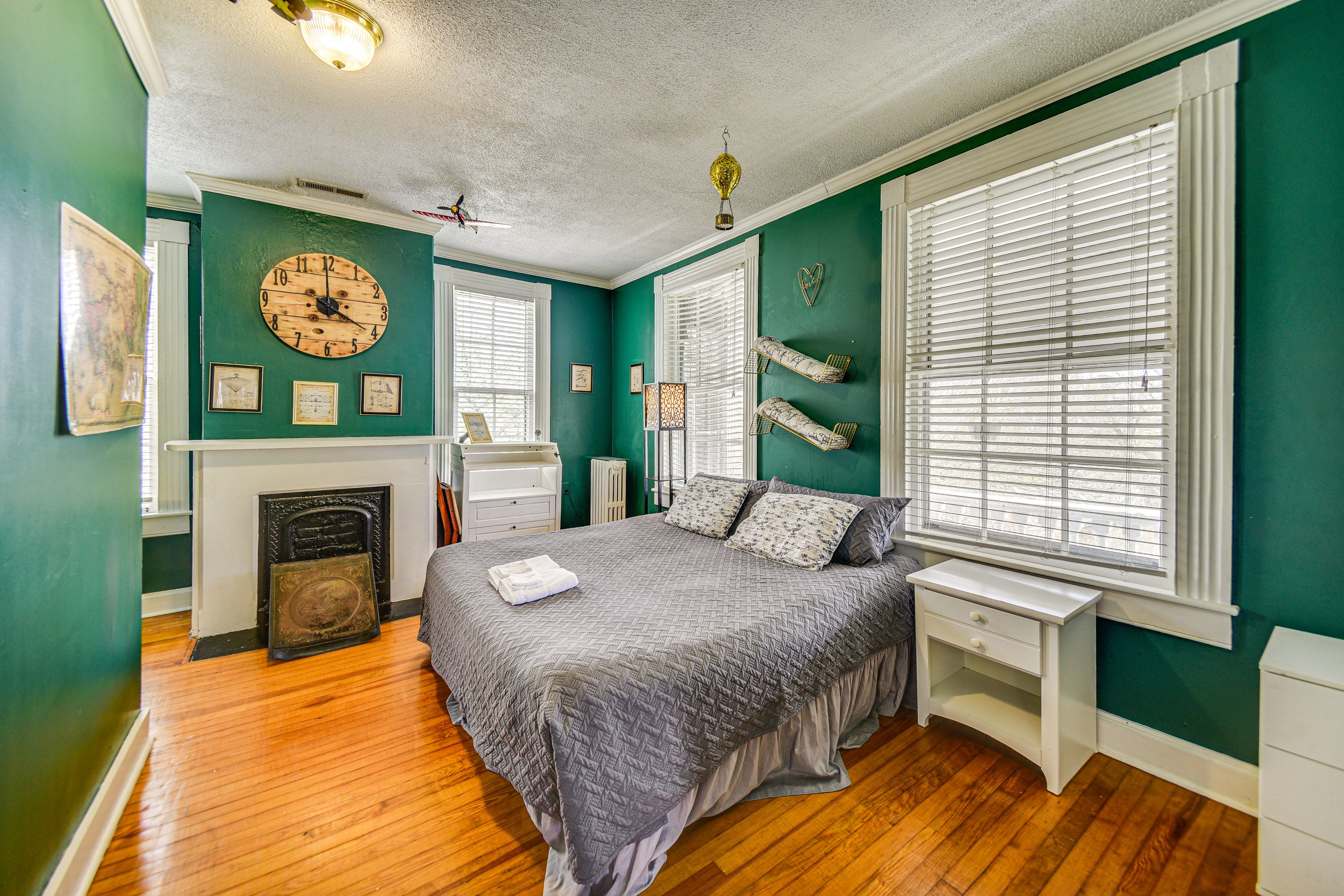 Bedroom 5 | King Bed | 2nd Floor