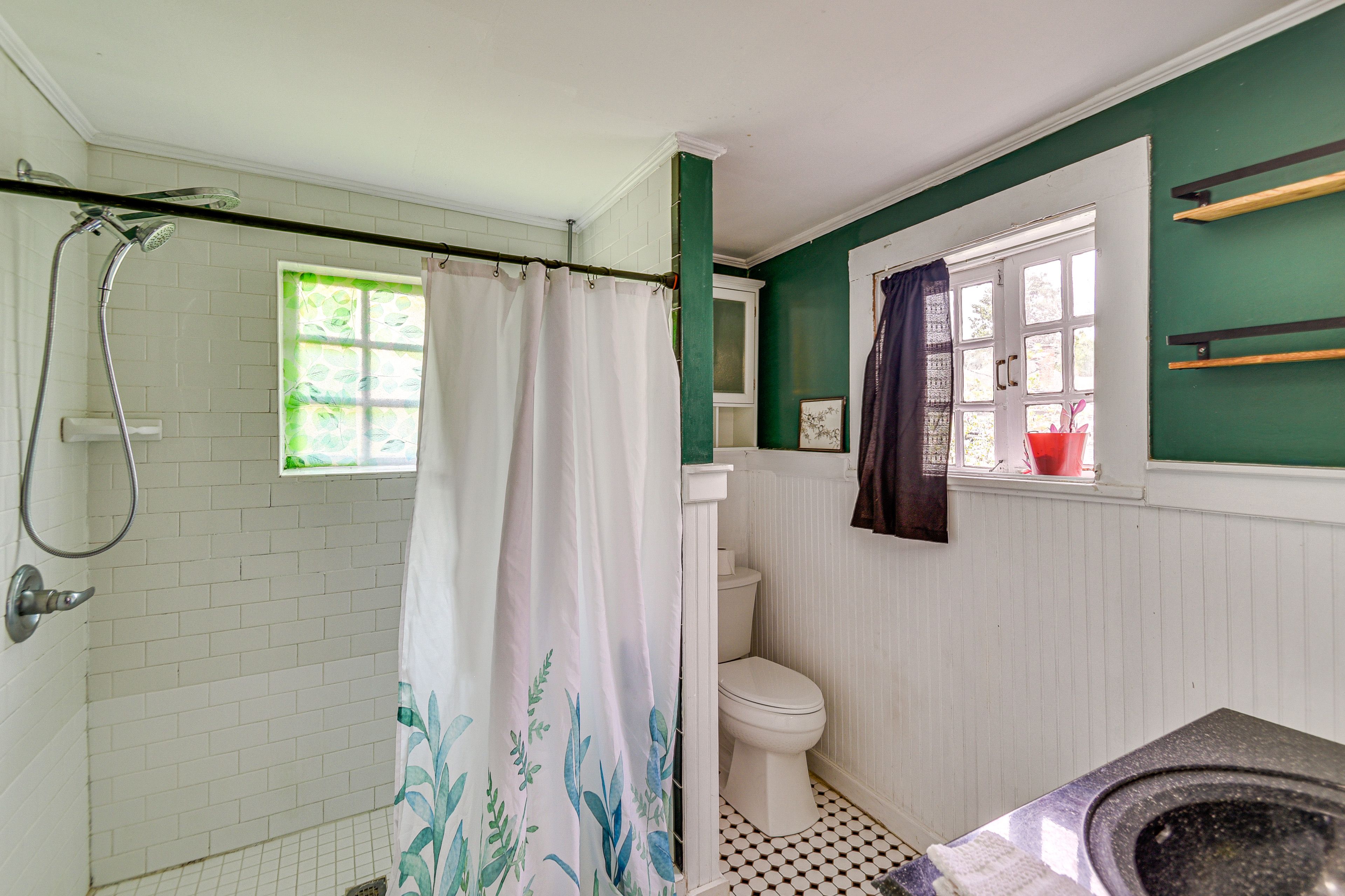 Full Bath | 2nd Floor