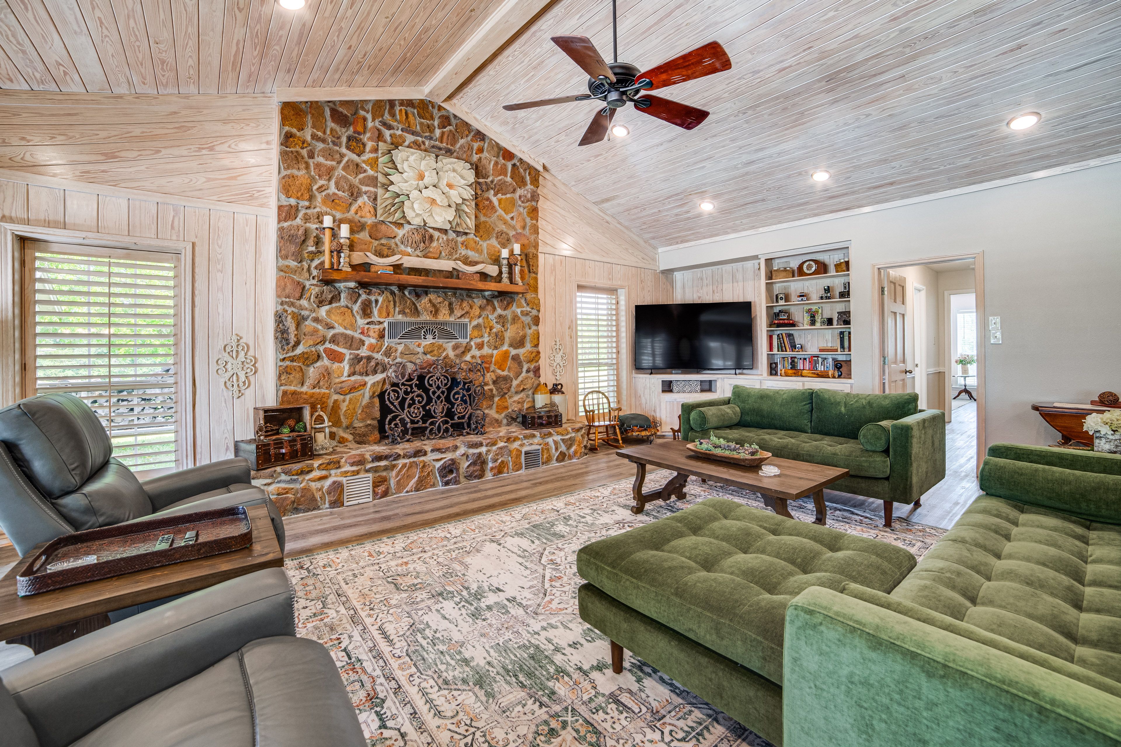 Living Room | 1st Floor | Smart TV w/ Cable | Fireplace | Central A/C