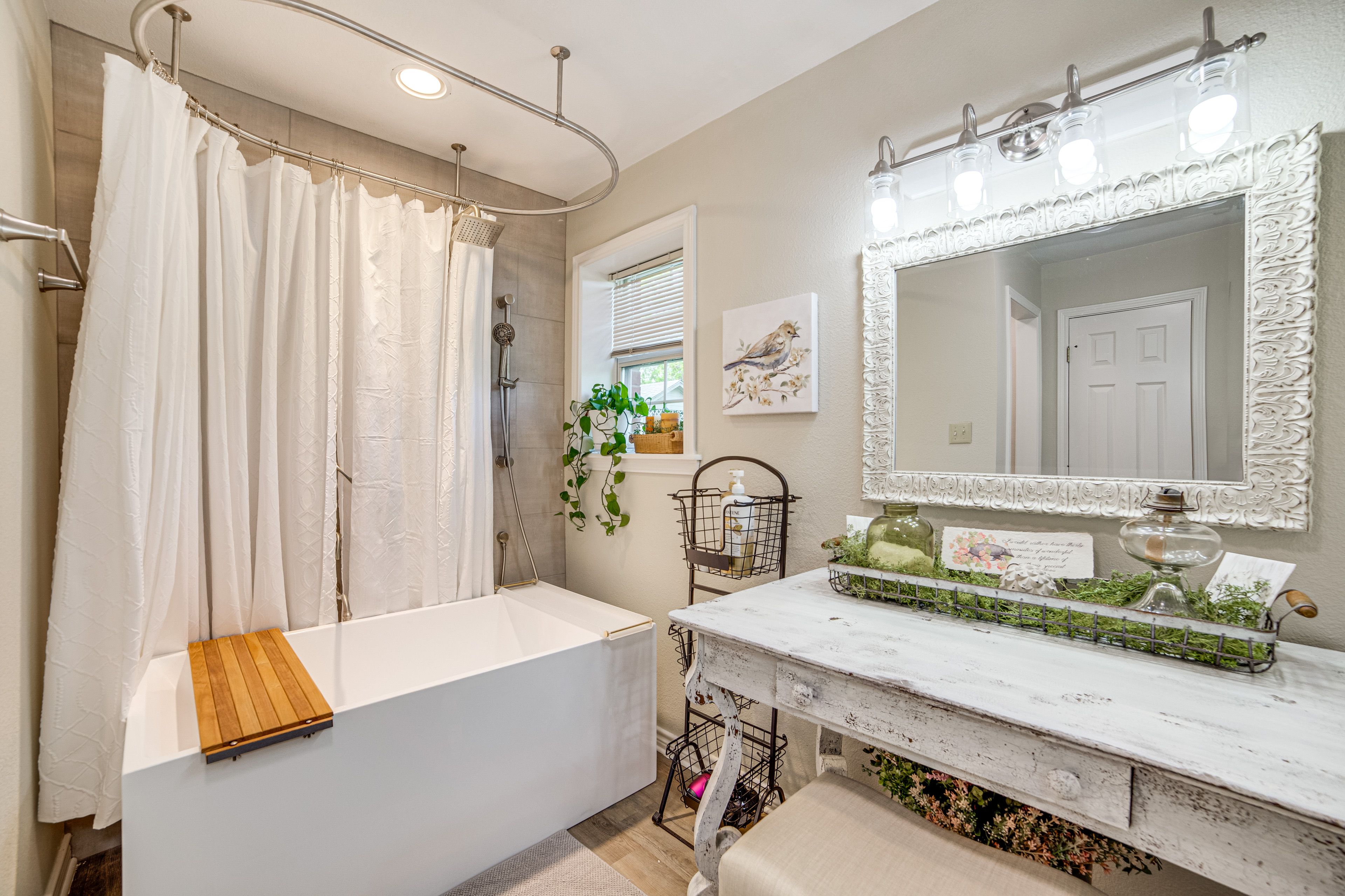 Full Bathroom | 1st Floor