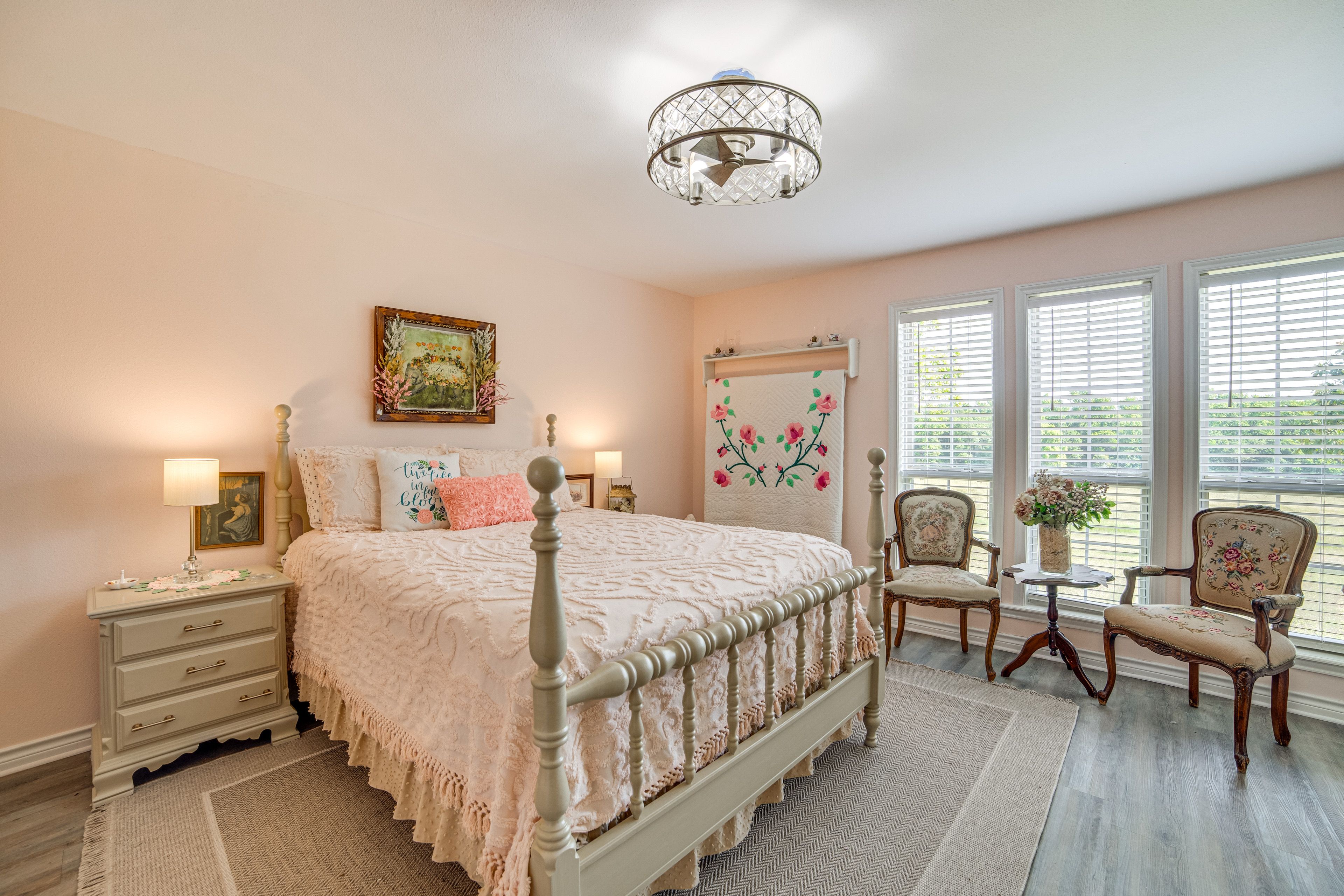 Bedroom 2 | 1st Floor | Queen Bed | Smart TV w/ Cable