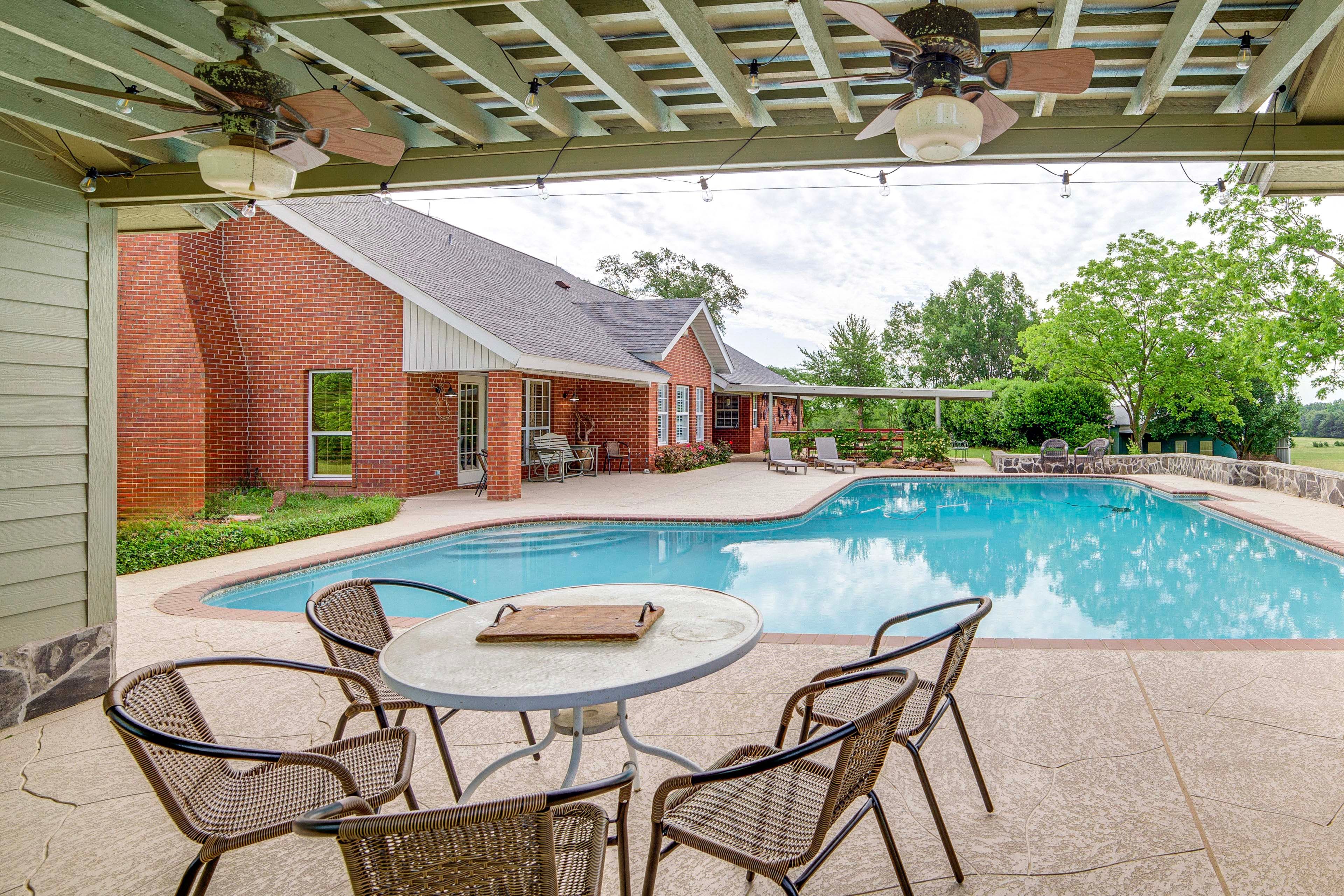 Covered Patio | Ceiling Fans | Dining Area