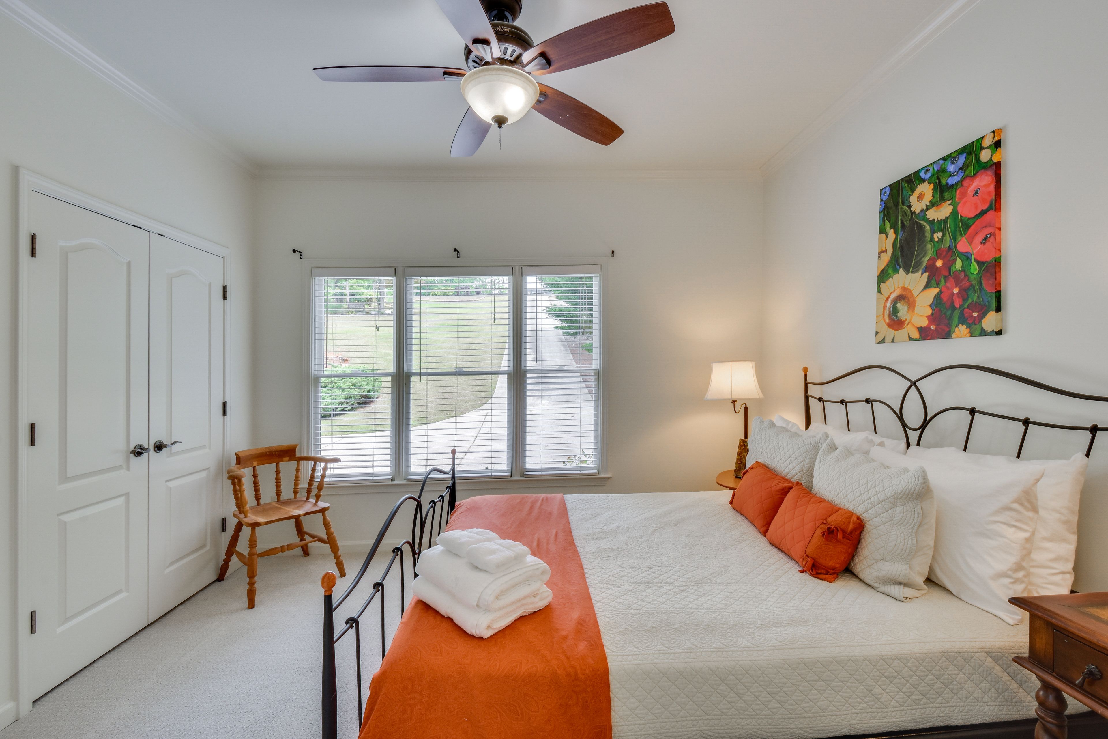 Bedroom 2 | Queen Bed | 1st Floor