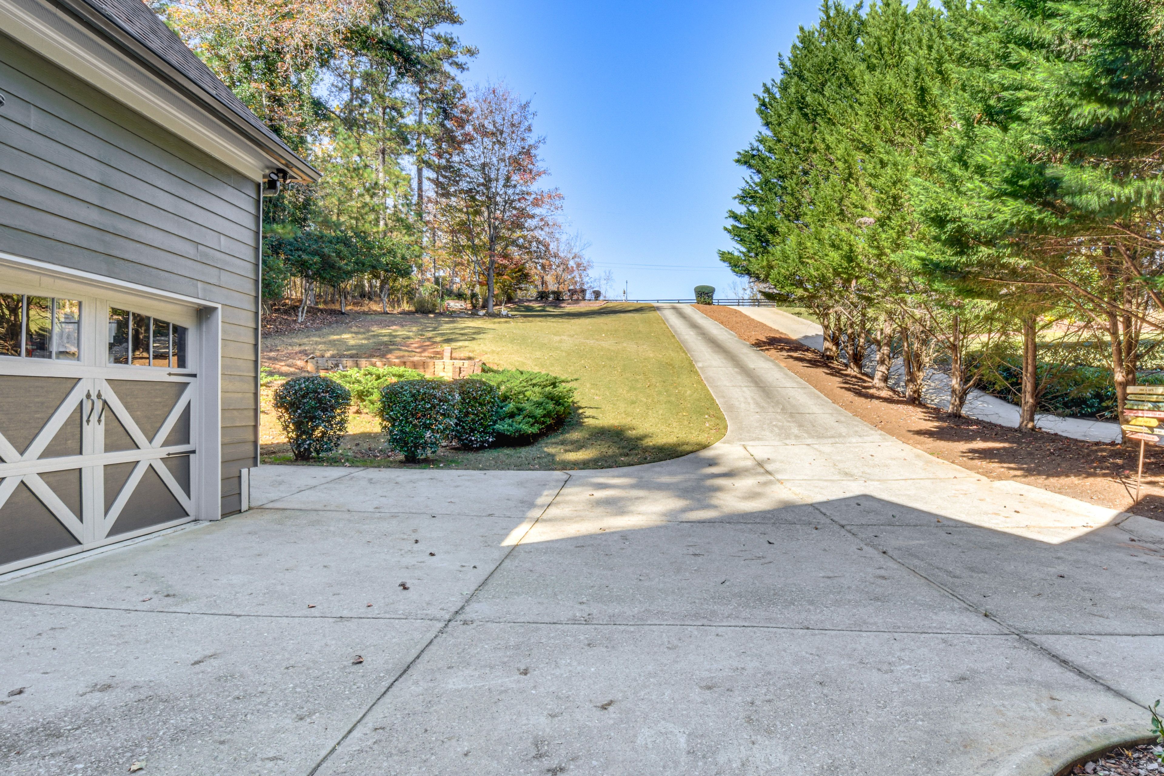 Parking | Driveway (3 Vehicles)