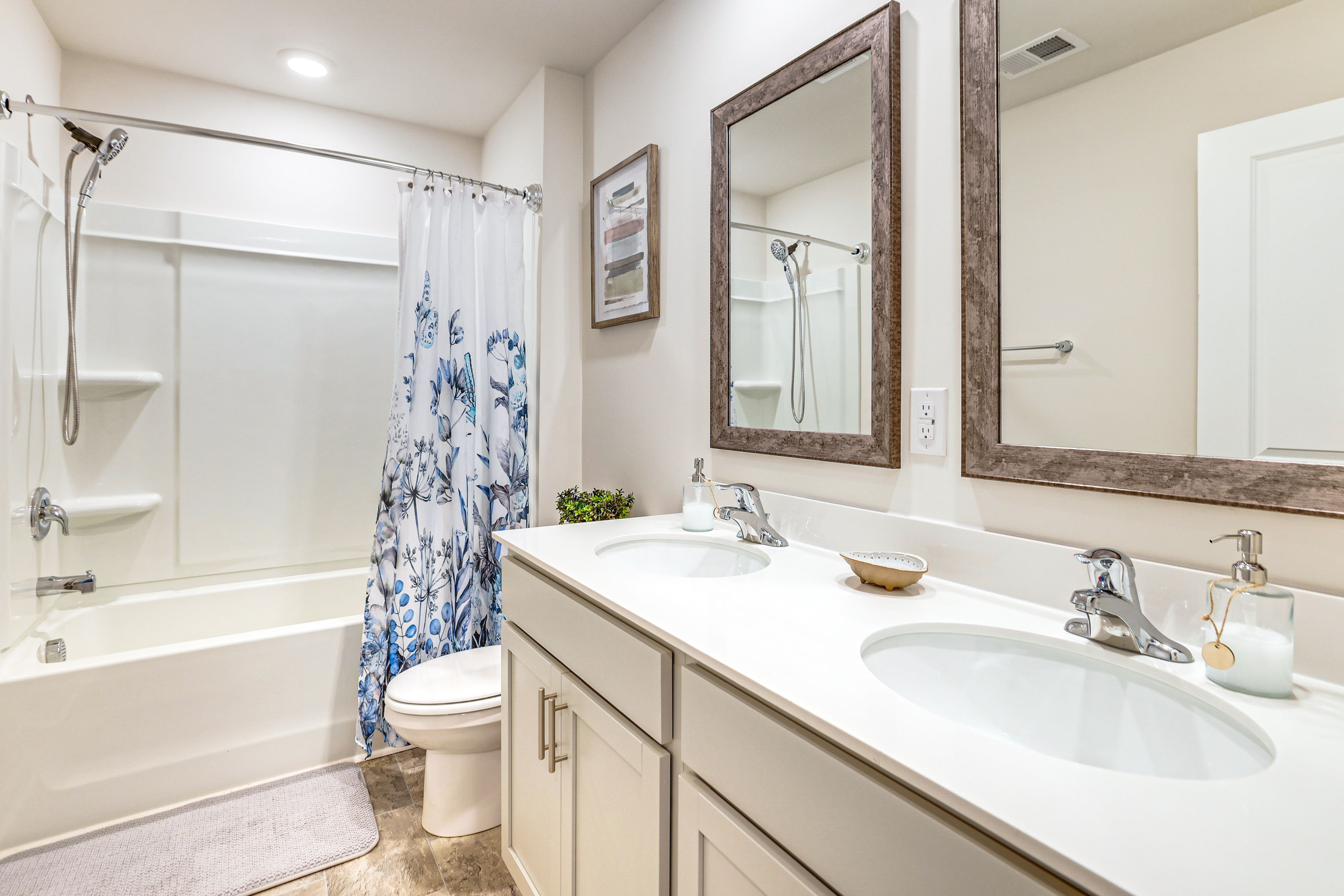 Full Bathroom | 2nd Floor