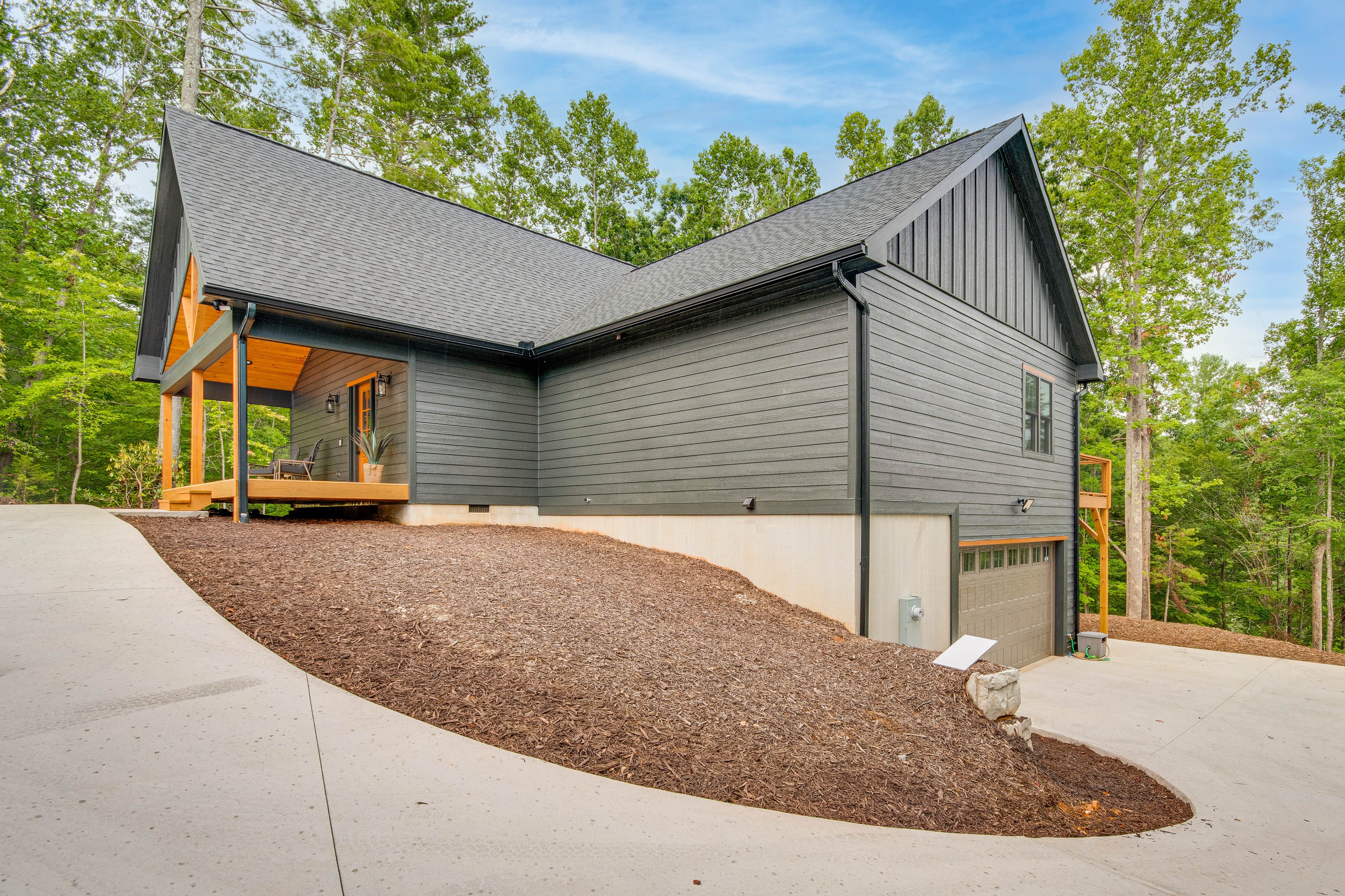 Parking | Driveway (2 Vehicles) | Garage (2 Vehicles) | RV/Trailer Parking