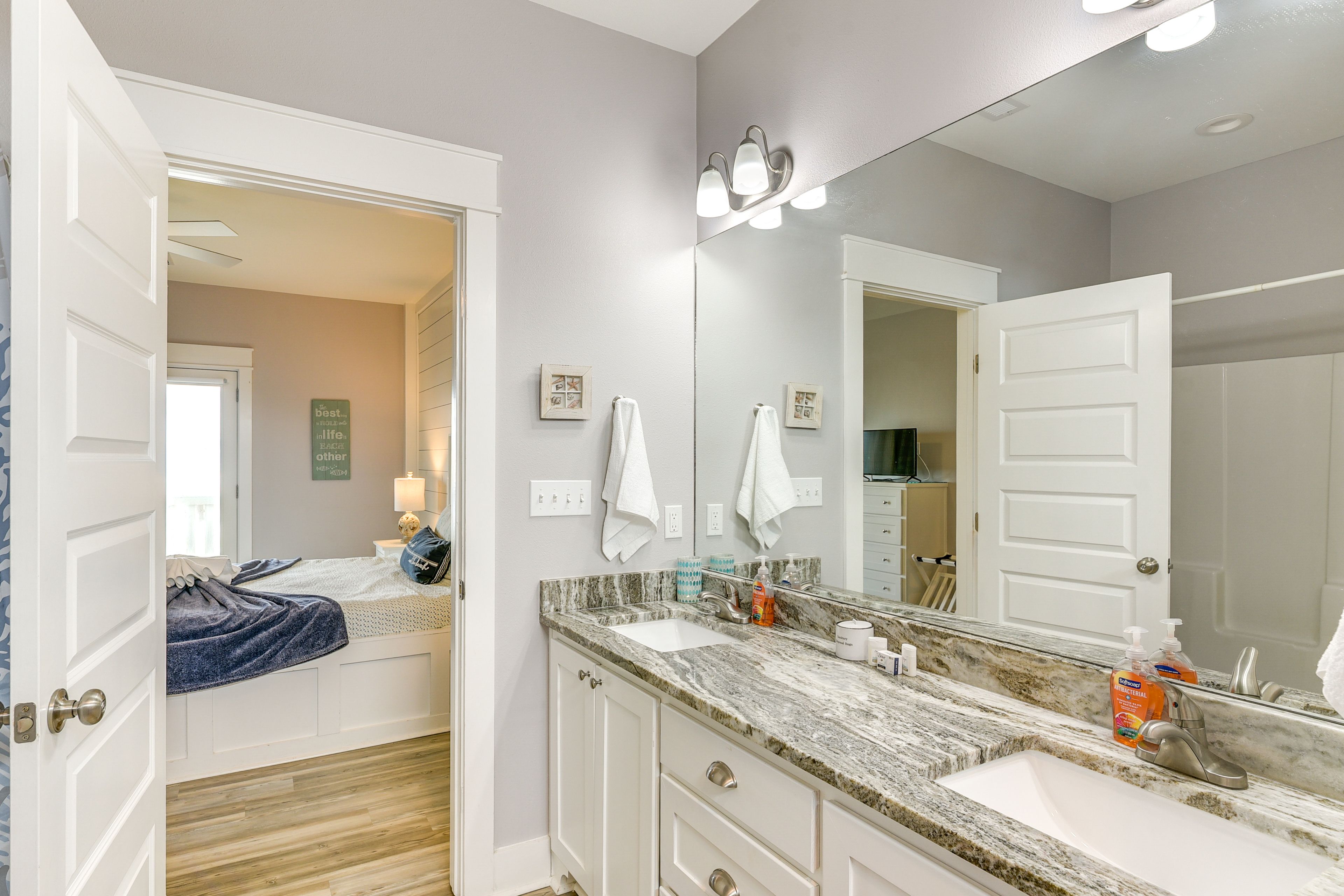Full Bath | 2nd Floor