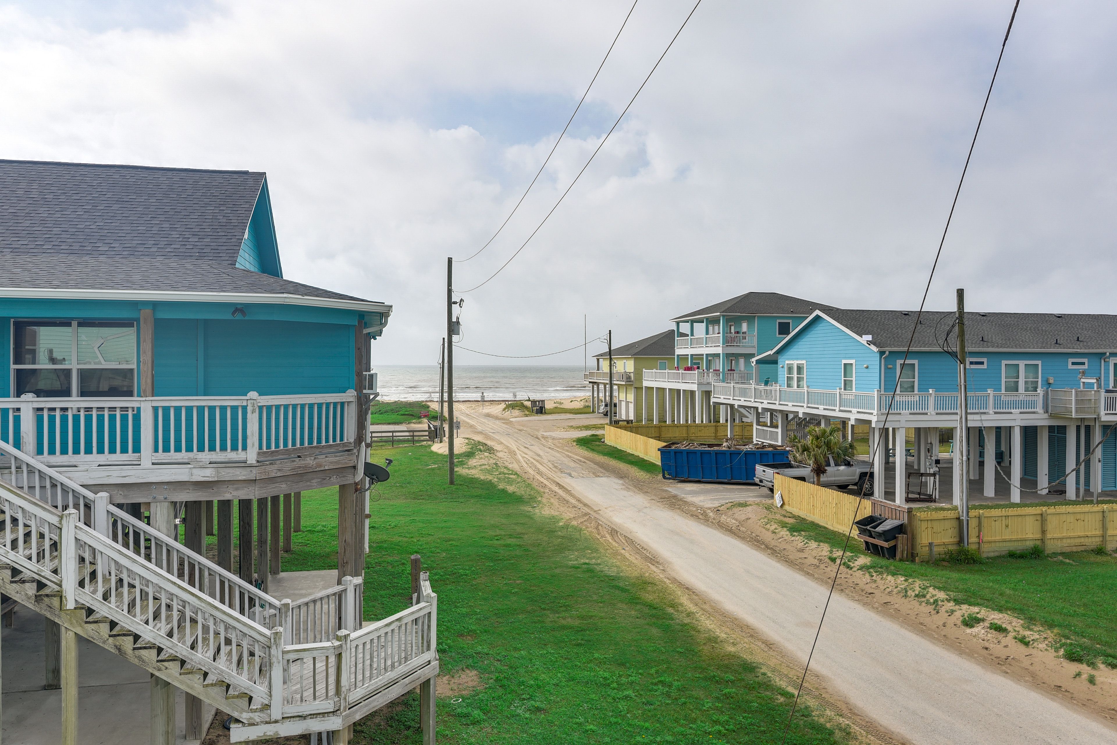 Ocean-View Deck | Walk to Beach