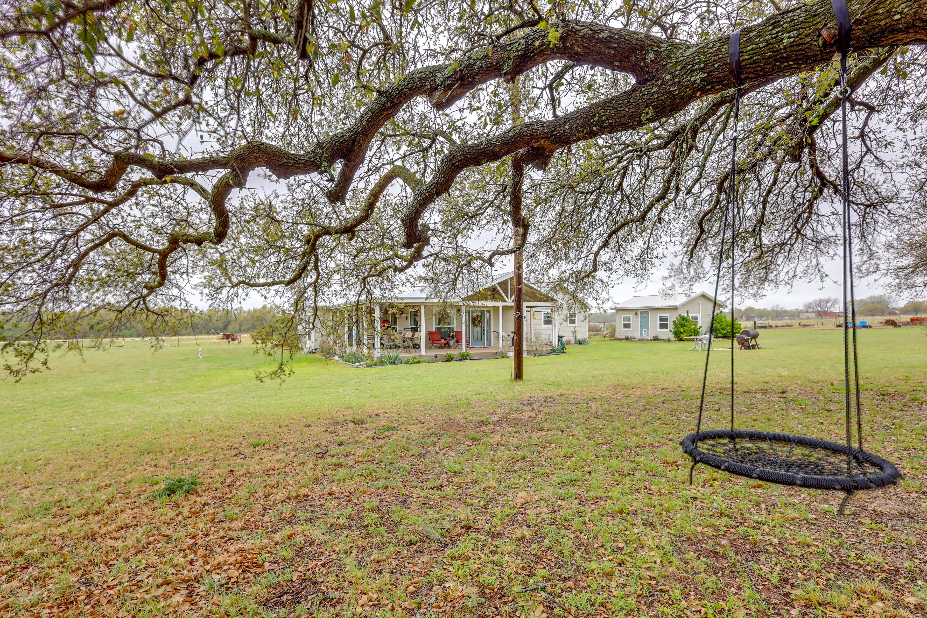 Shared Yard | Deck Not Available