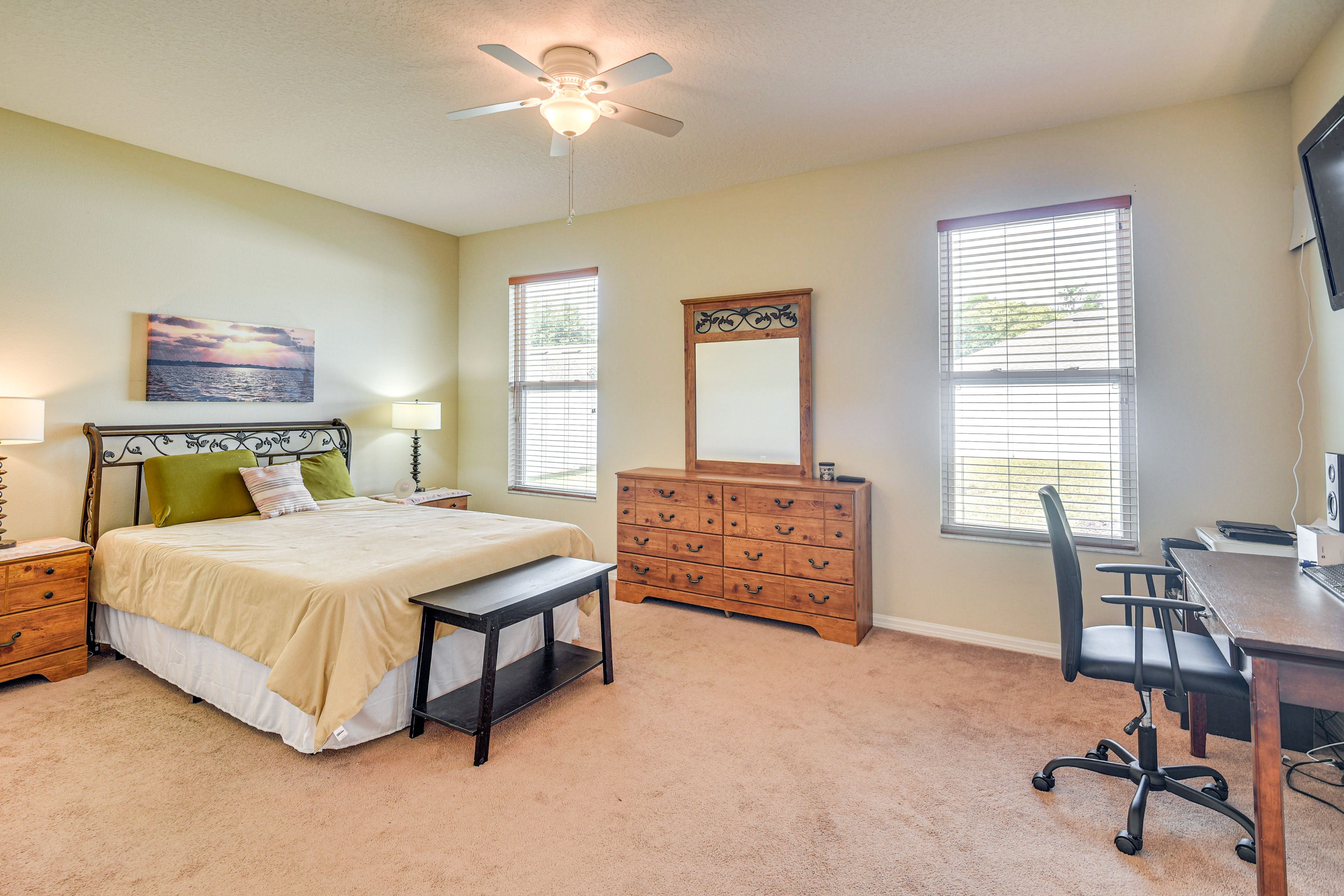 Bedroom 1 | Queen Bed | En-Suite Bathroom