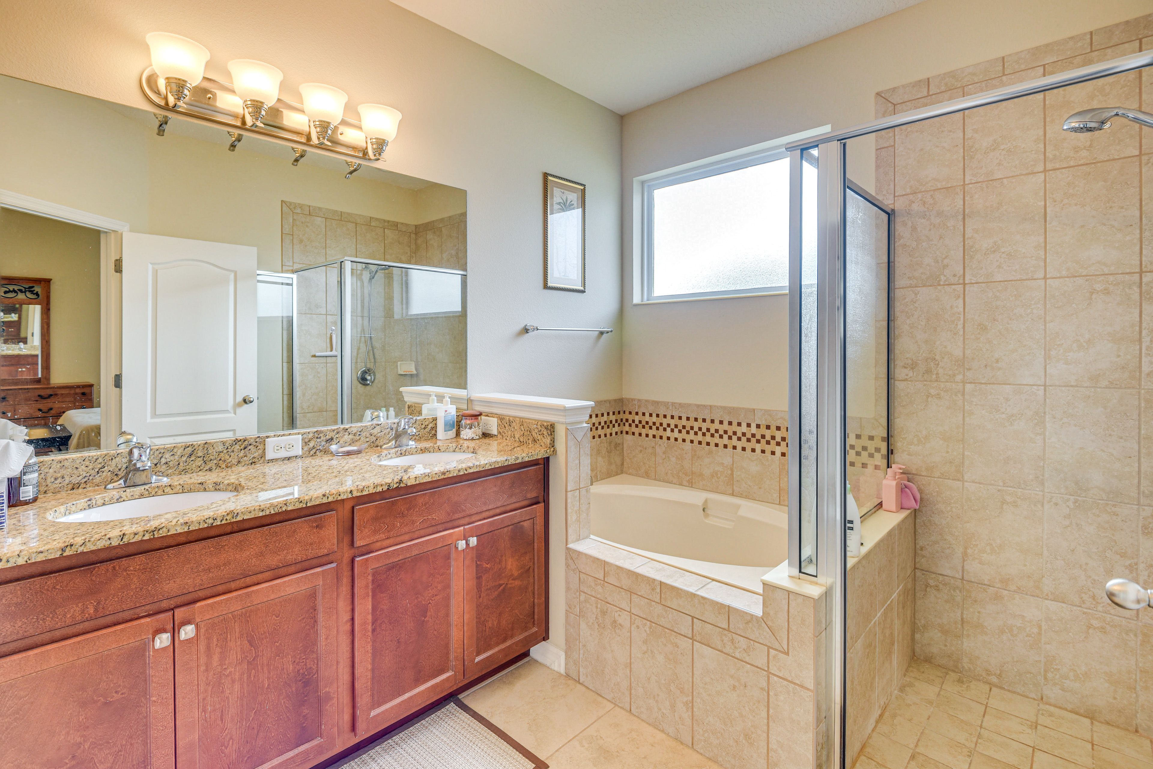 Full Bathroom | Separate Tub & Shower
