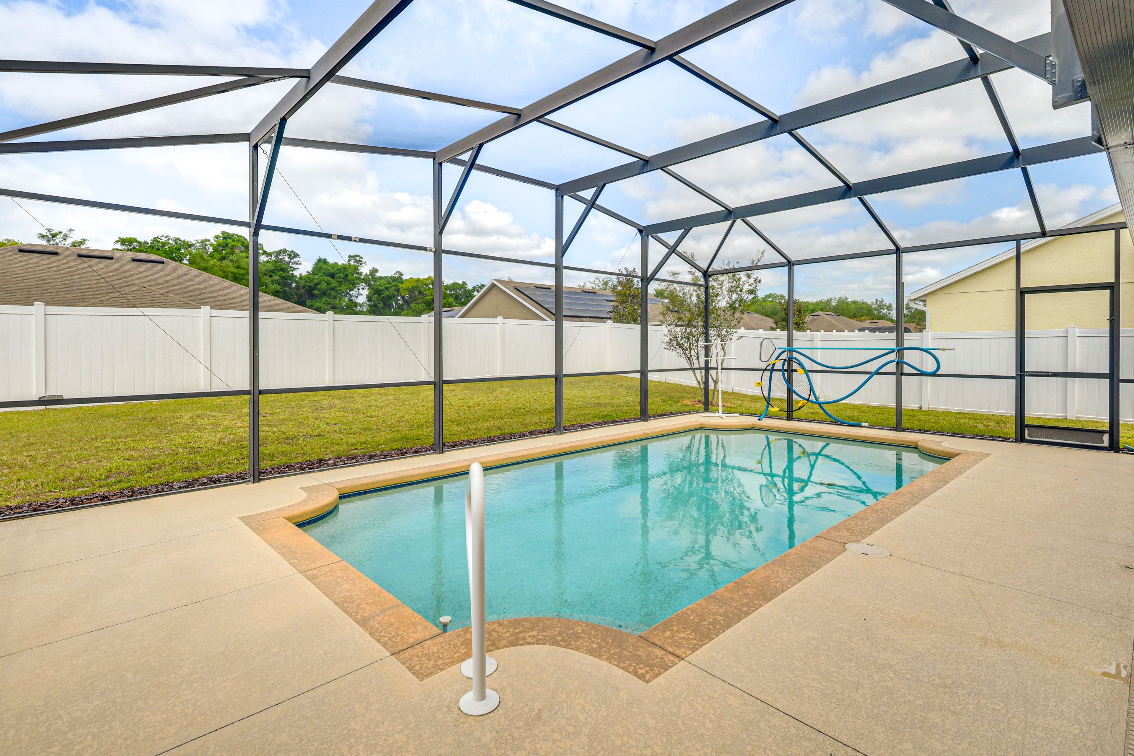Screened Lanai w/ Pool