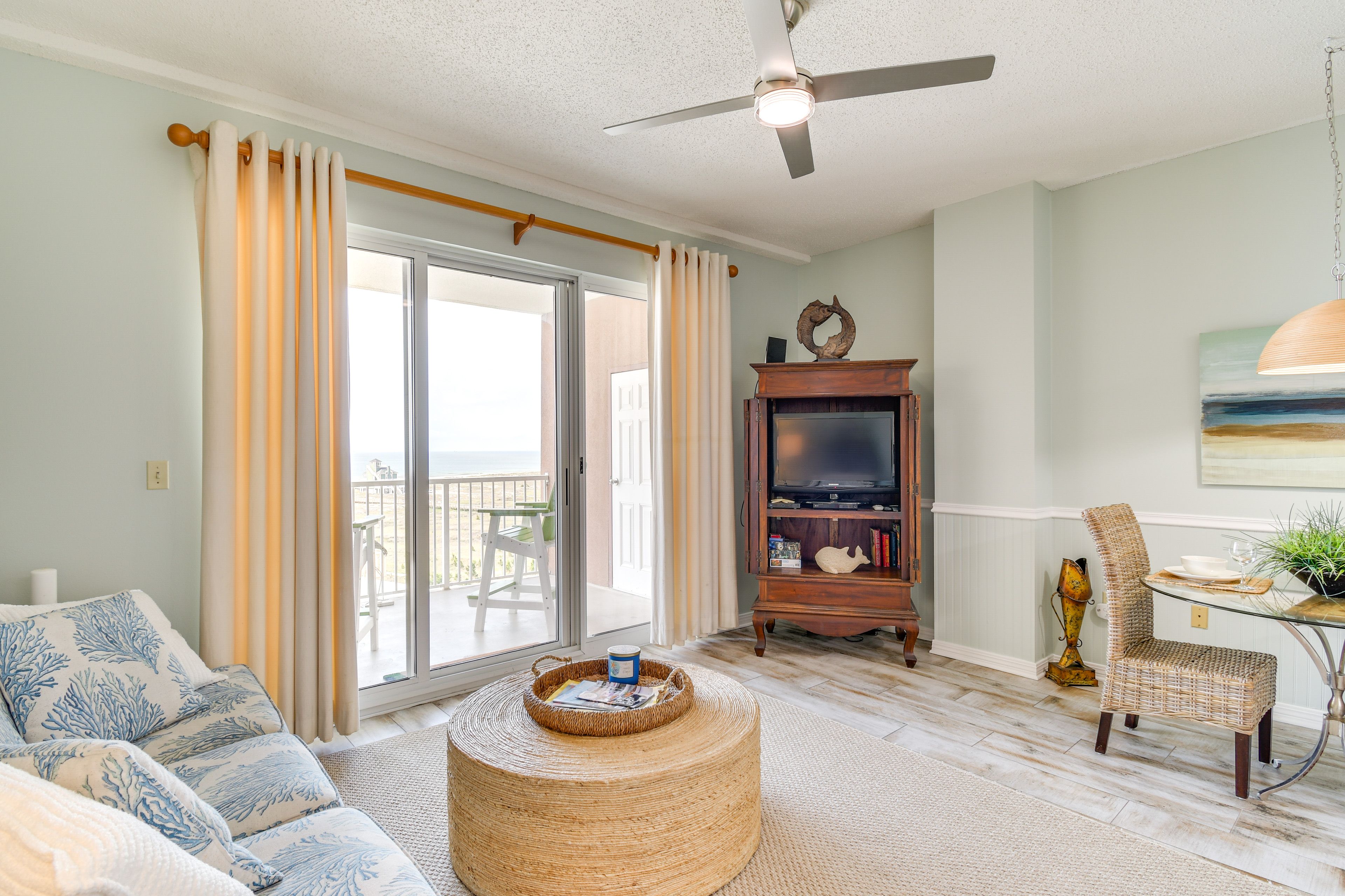 Living Room | Queen Sleeper Sofa | Central A/C & Heating