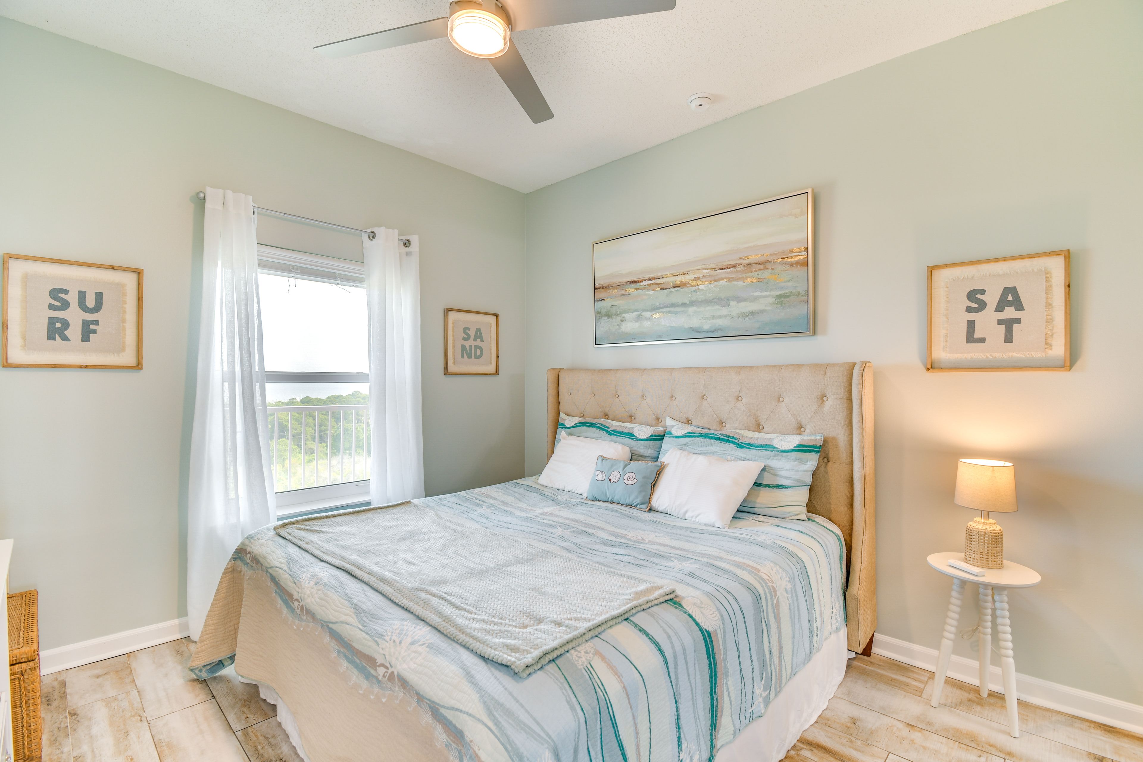 Bedroom | King Bed | Linens Provided