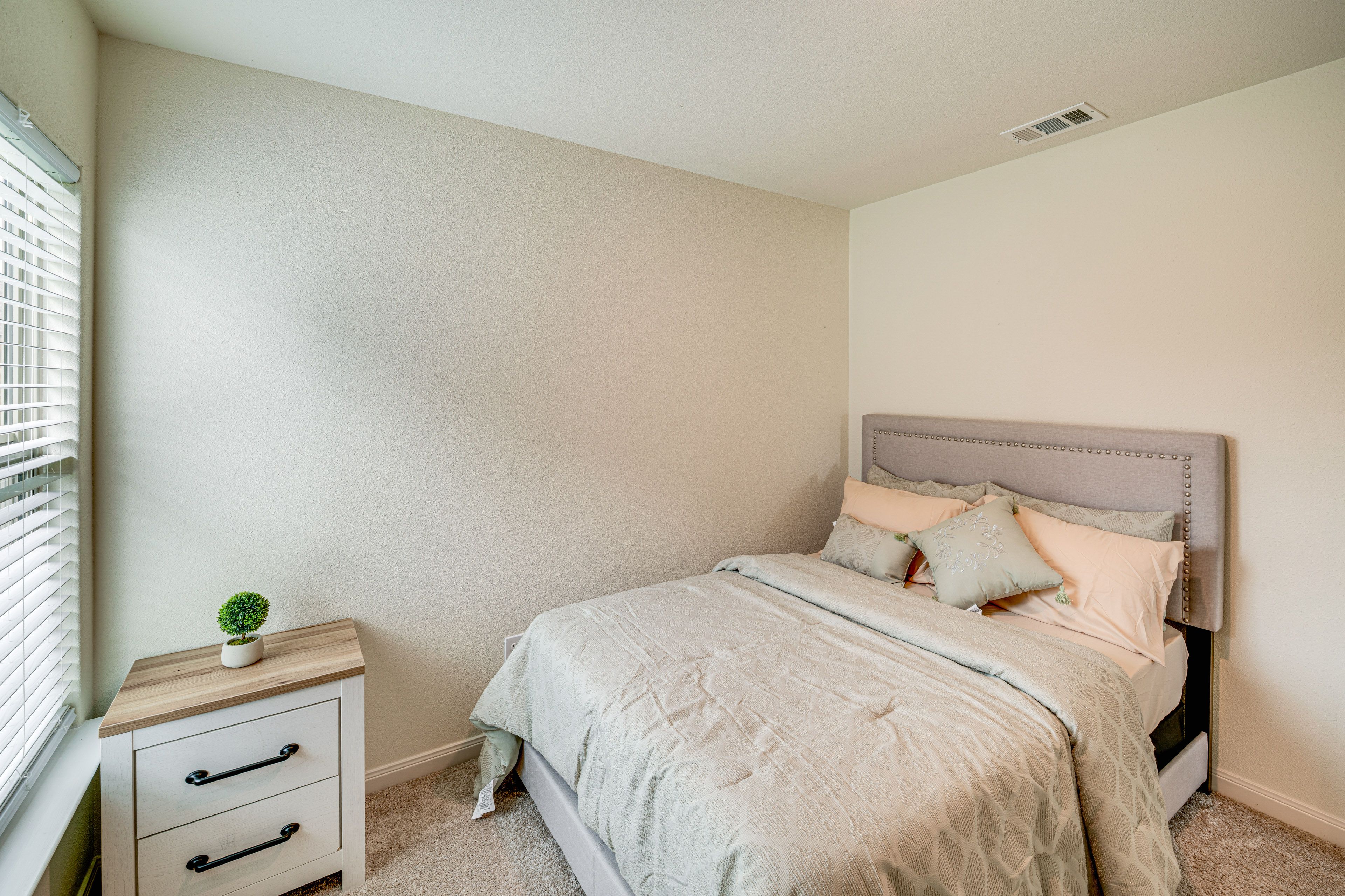 Bedroom 2 | Full Bed