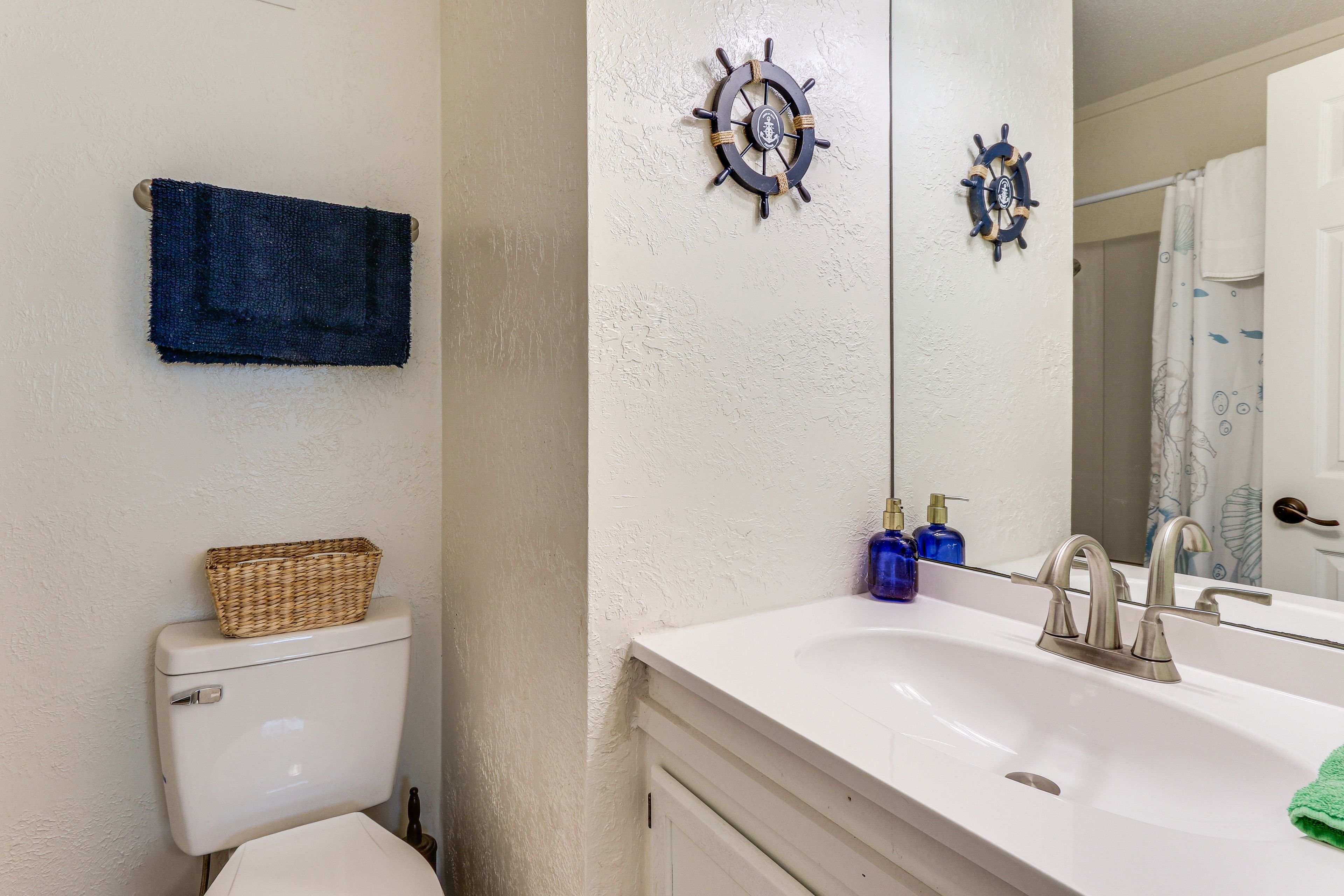 En-Suite Bathroom | Towels & Complimentary Toiletries Provided