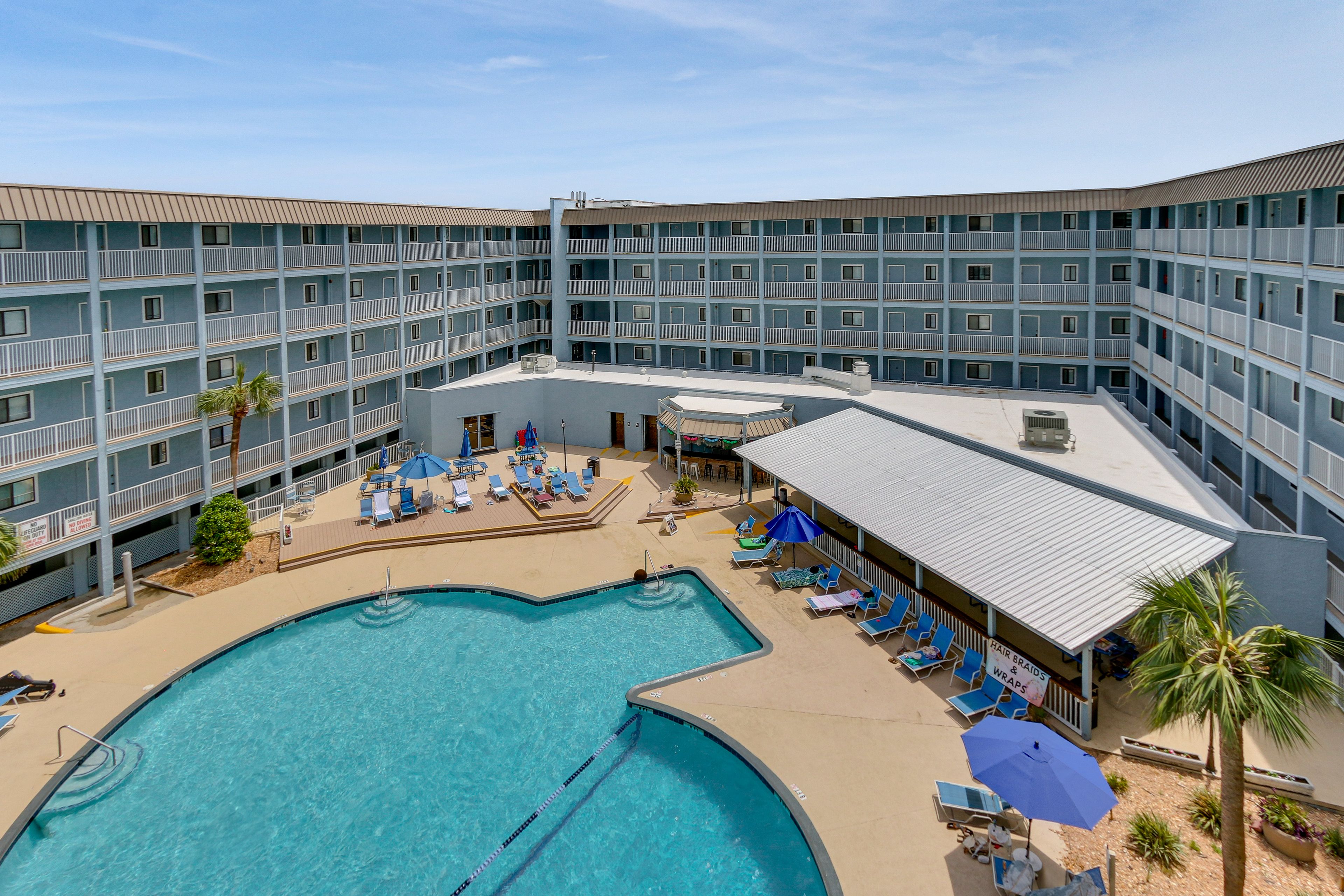 Unit Views | 4th-Floor Condo | 0.9 Mi to Shelter Cove Towne Centre