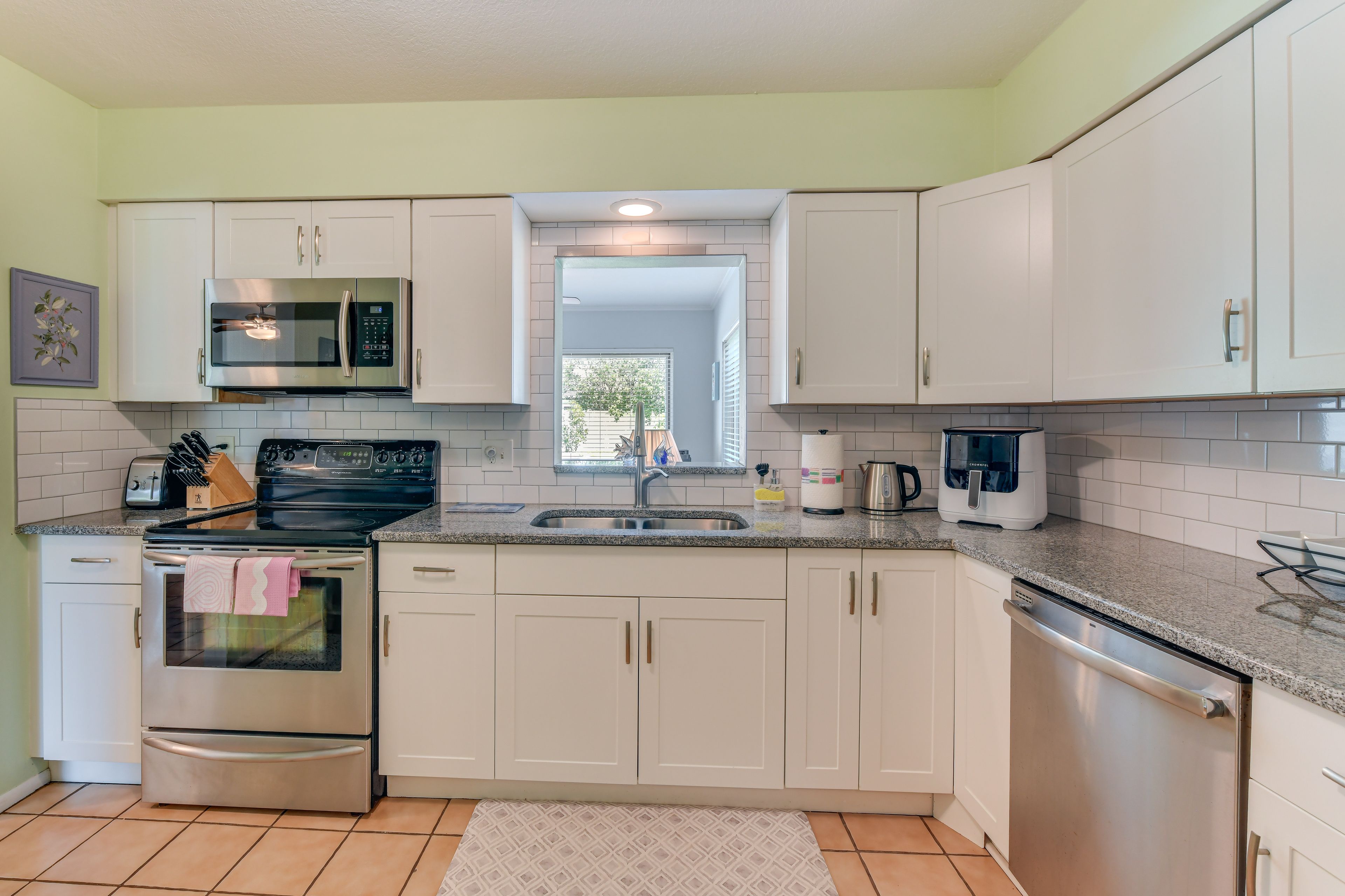 Kitchen | Keurig & Drip Coffee Makers | Refrigerator | Blender