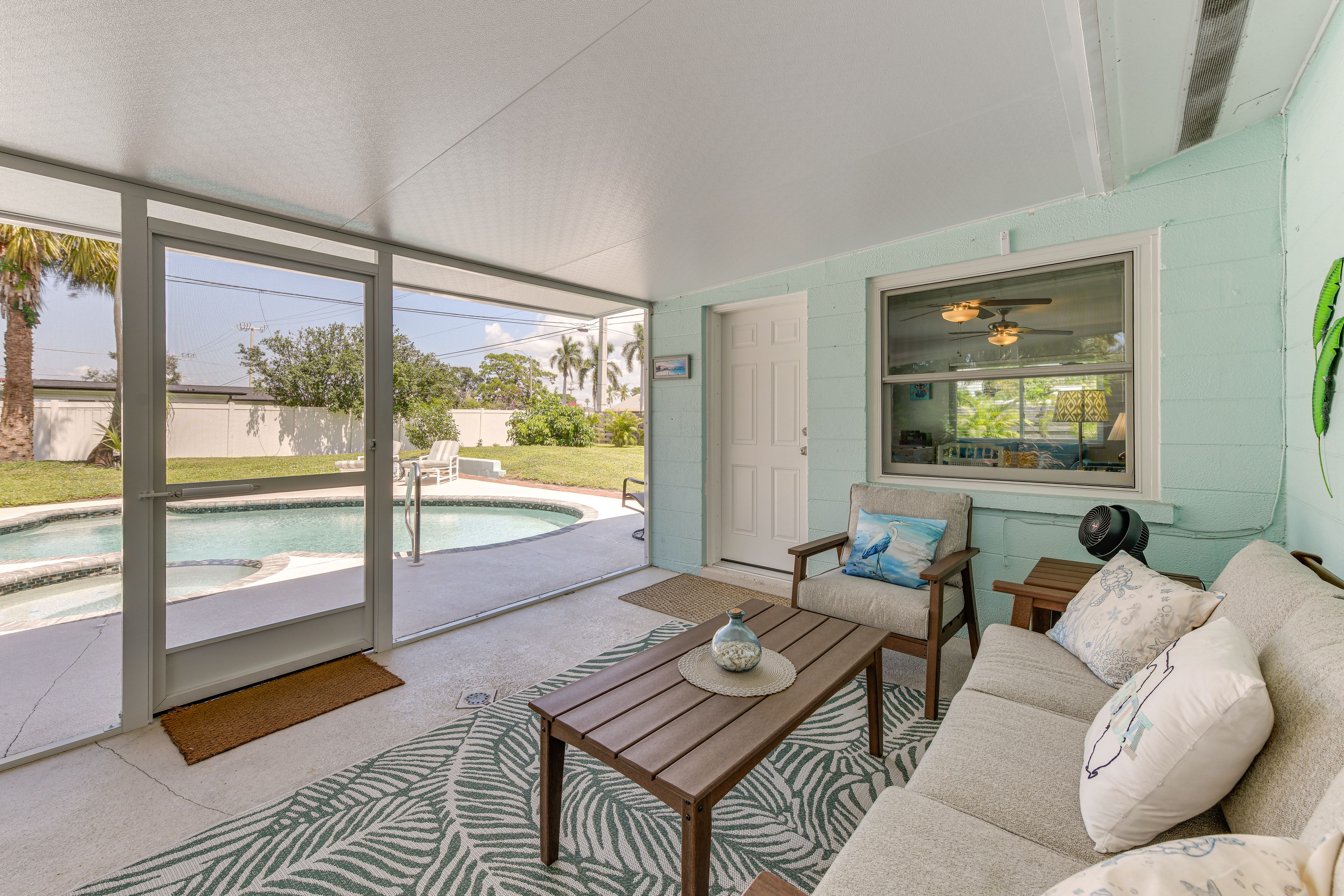 Screened-In Lanai | Gas Grill