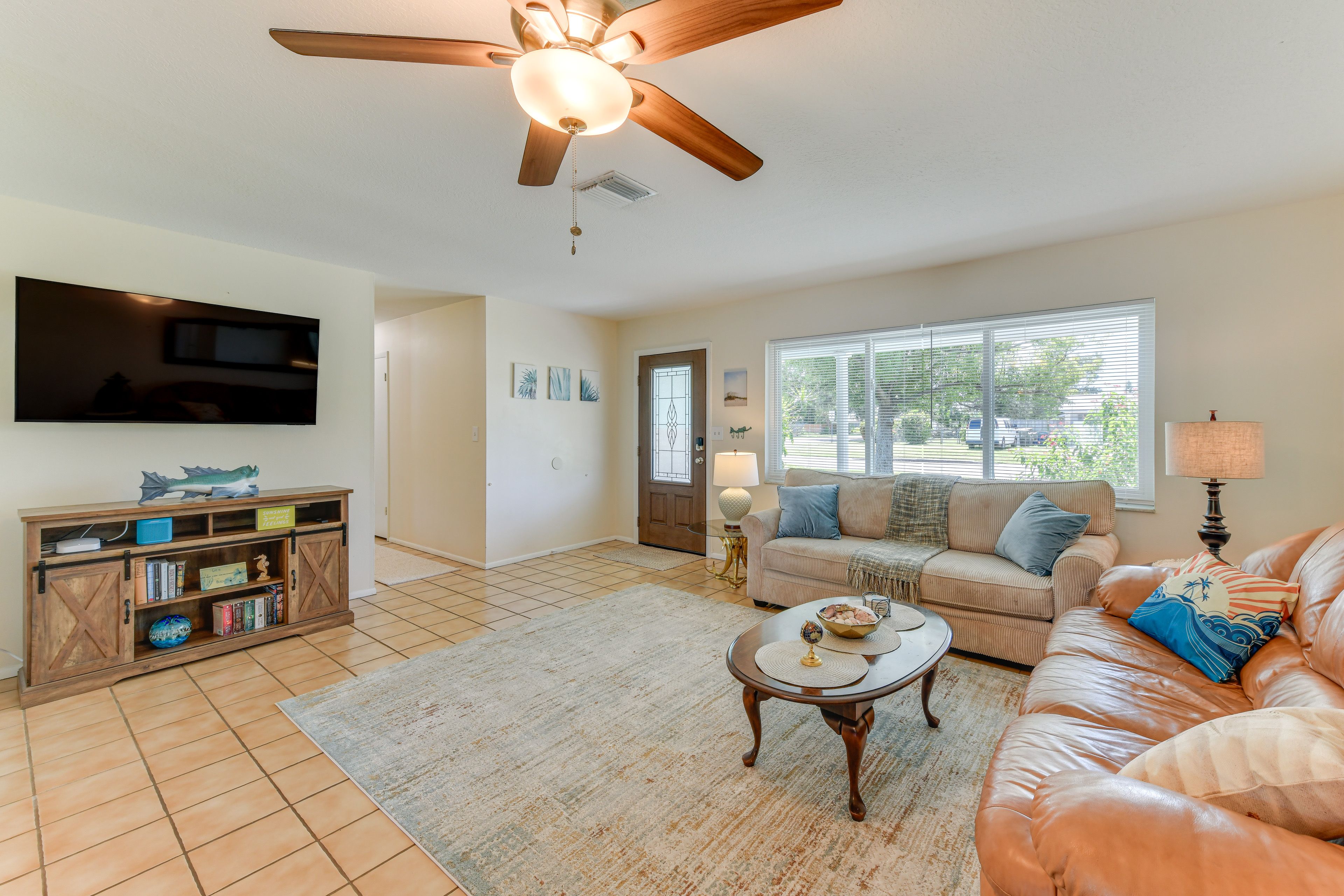 Living Room | Smart TV