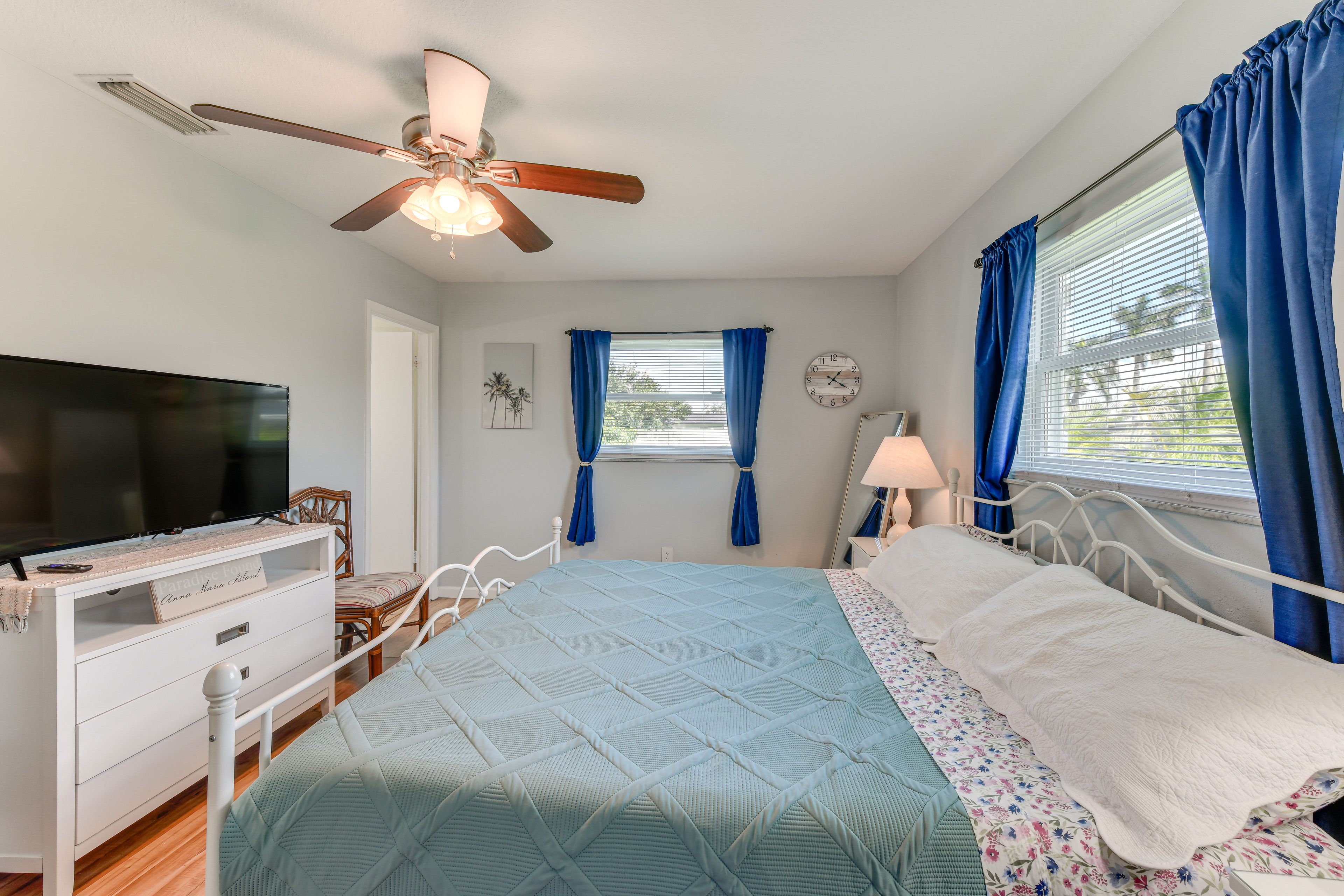 Bedroom 2 | Queen Bed