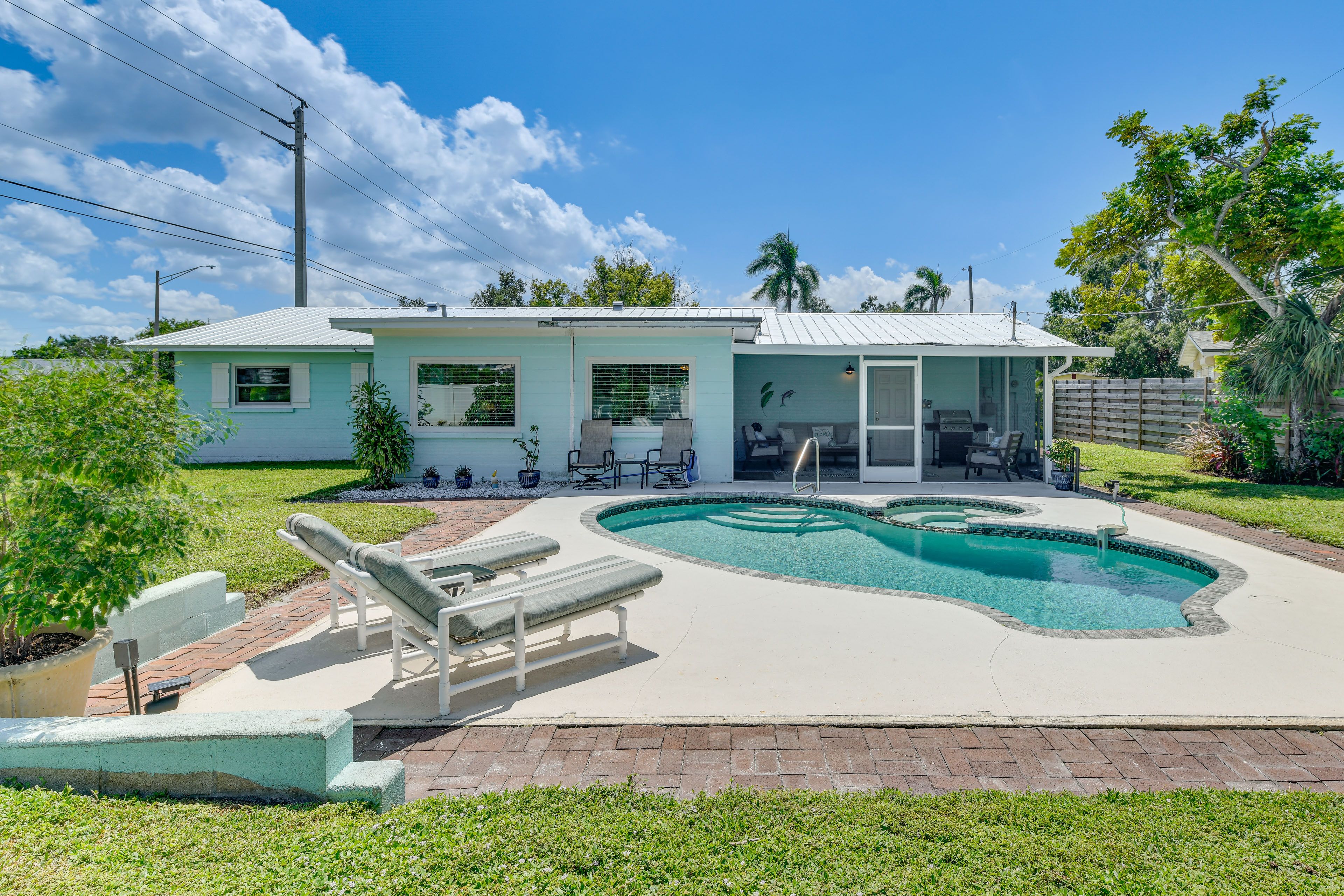 Bradenton Vacation Rental | 3BR | 2BA | 1,559 Sq Ft | 1 Step Required