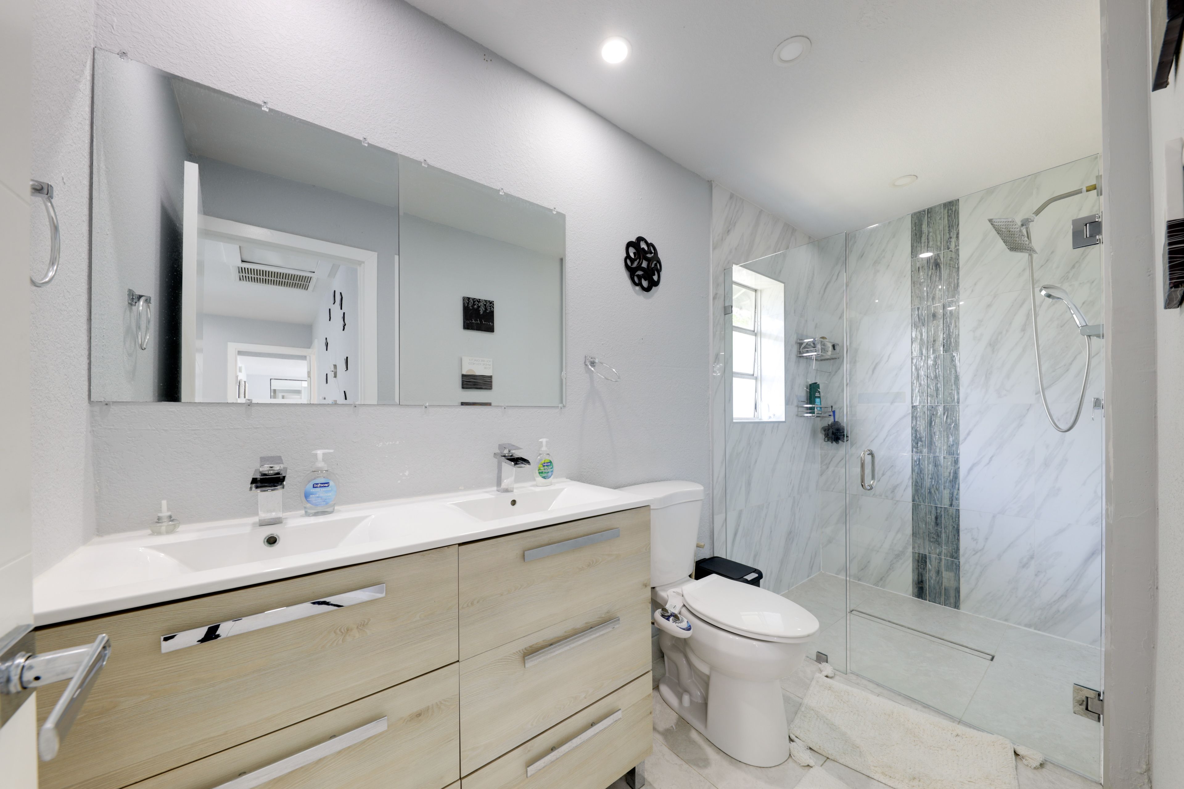 Full Bathroom | House 2