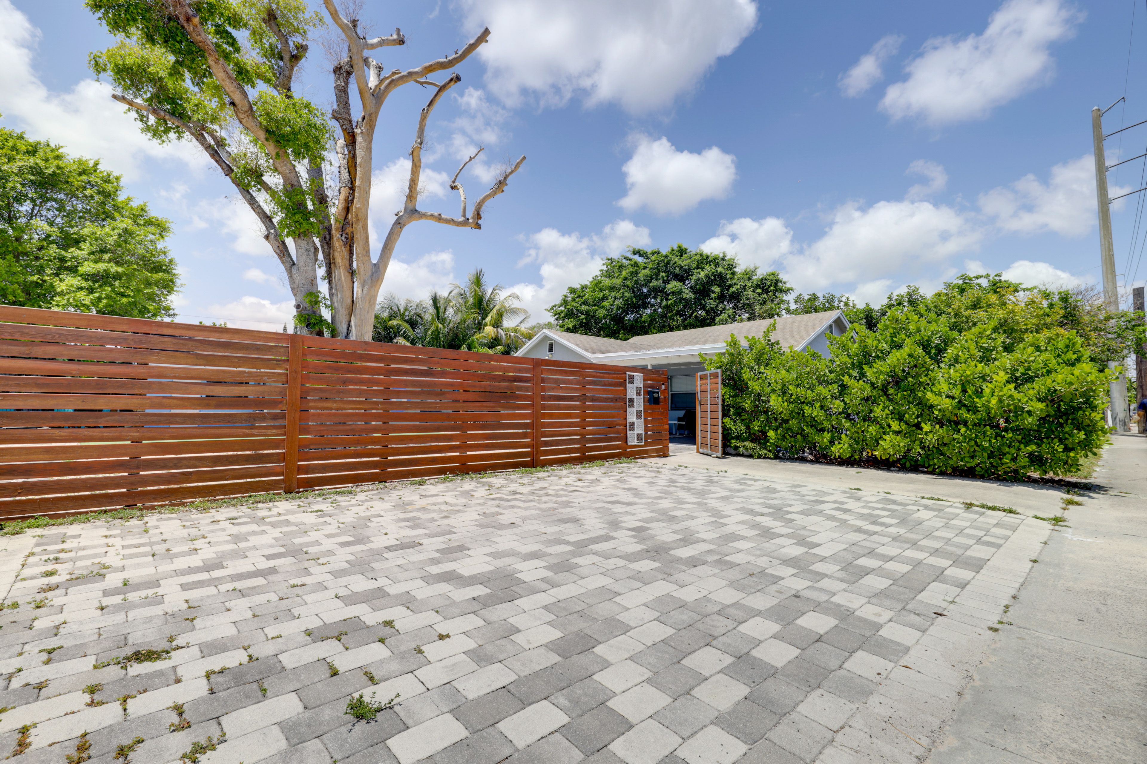 Driveway (4 Vehicles) | Free Street Parking