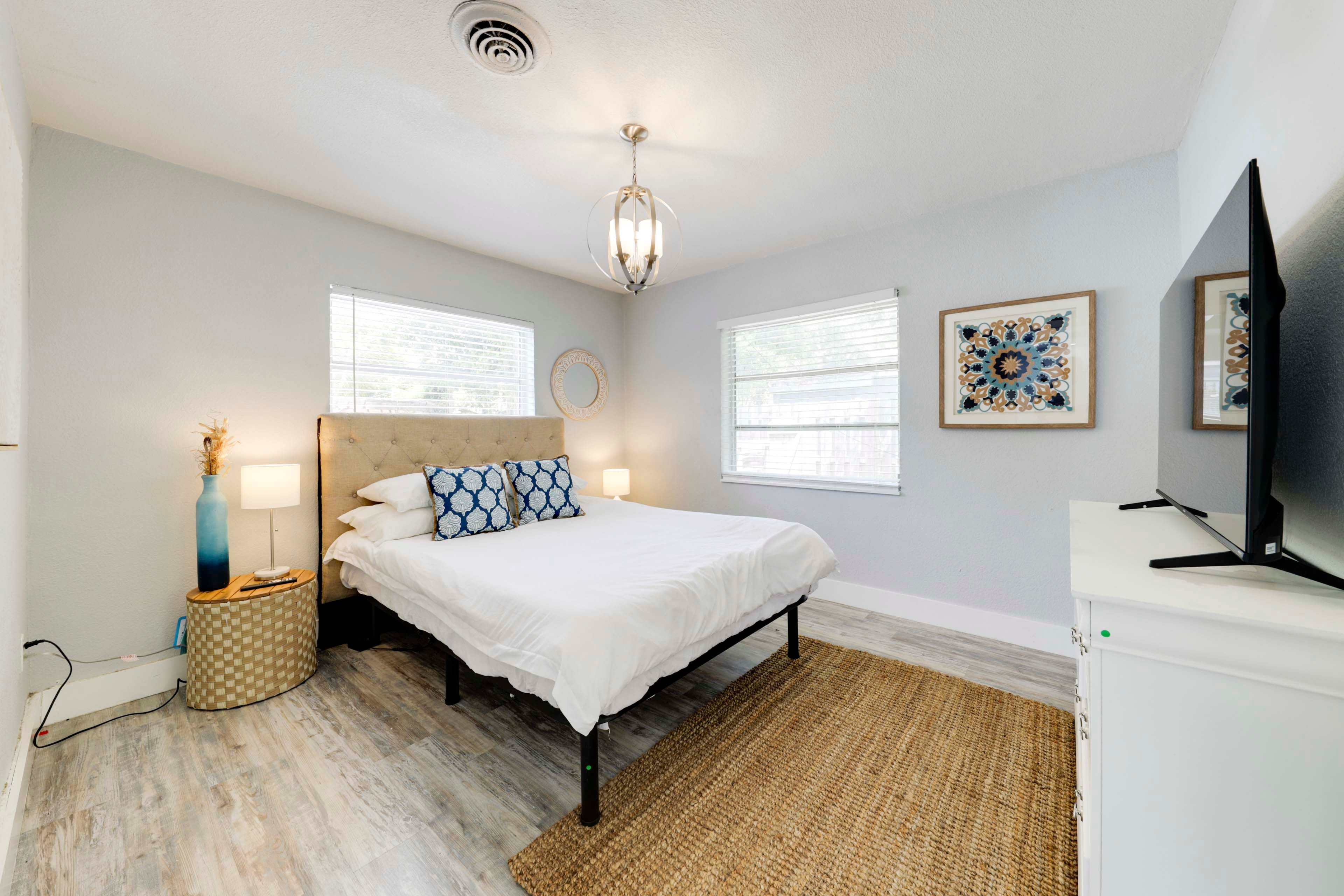 Bedroom 1 | House 1 | Queen Bed