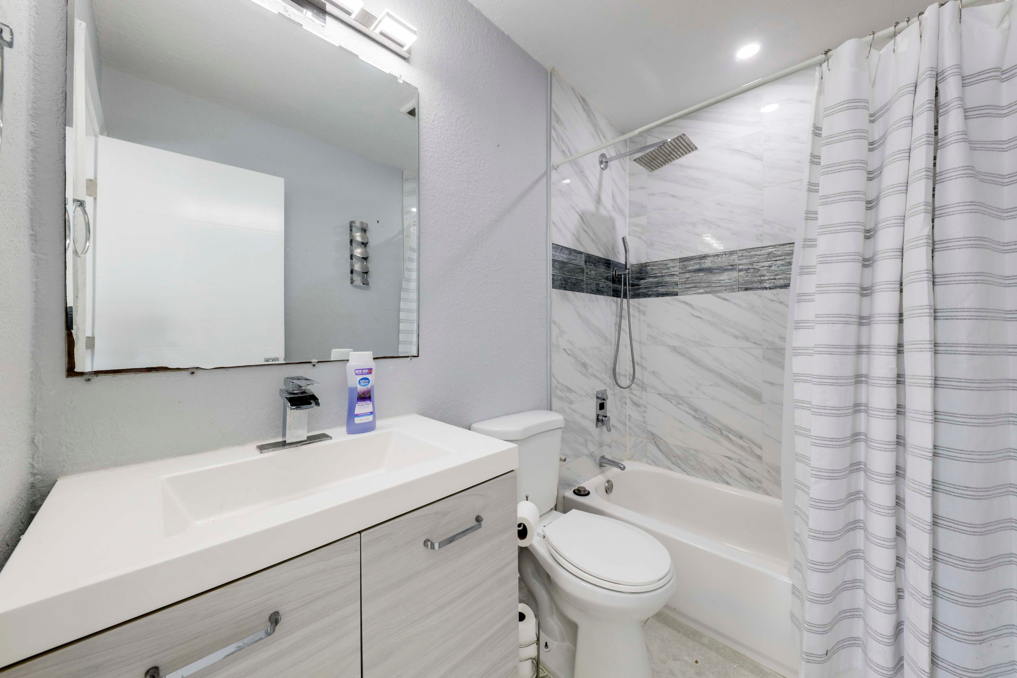 Full Bathroom | House 1