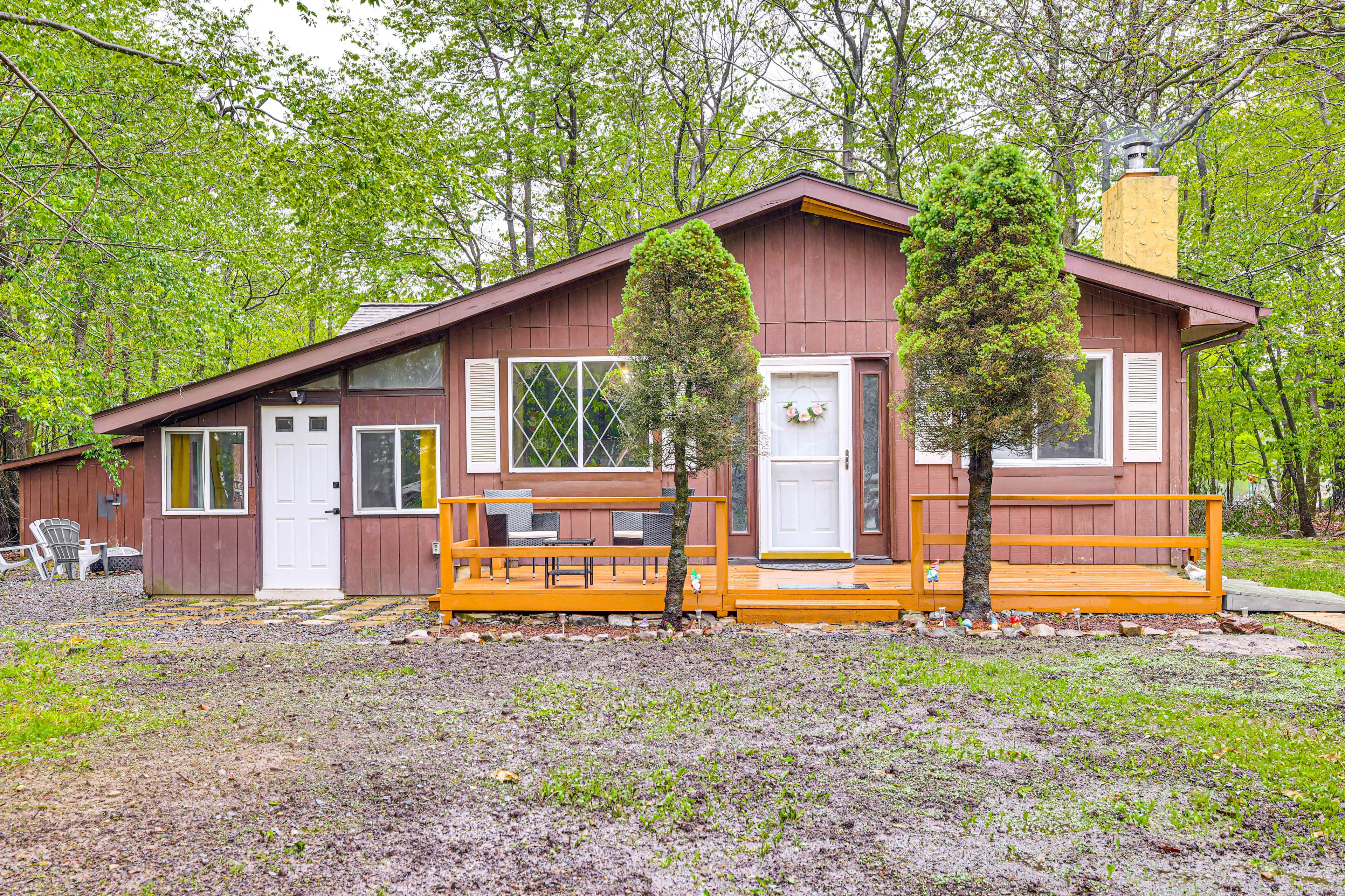 Tobyhanna Vacation Rental | 3BR | 2BA | 1,150 Sq Ft | Step-Free Entry