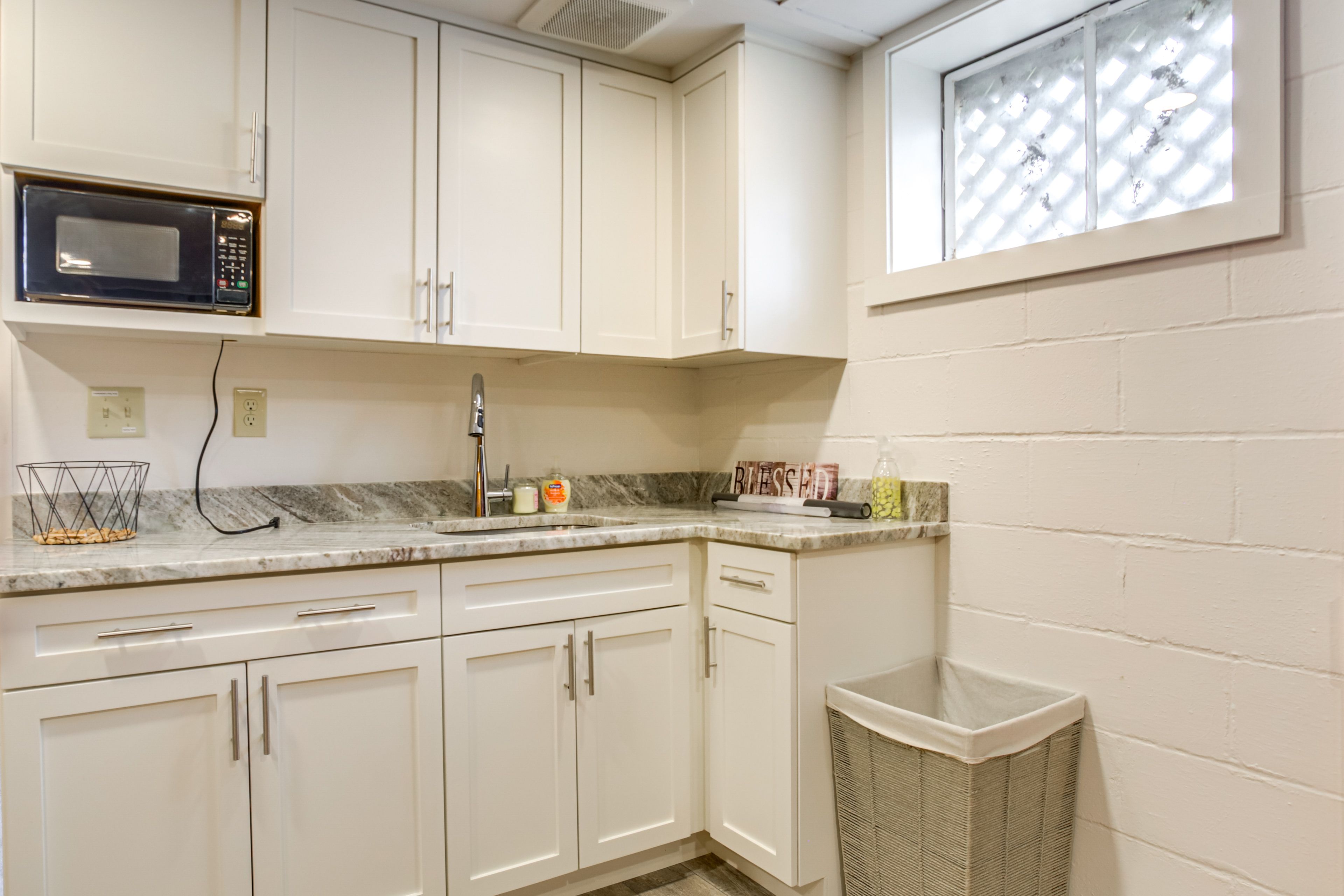 Wet Bar | Lower Level