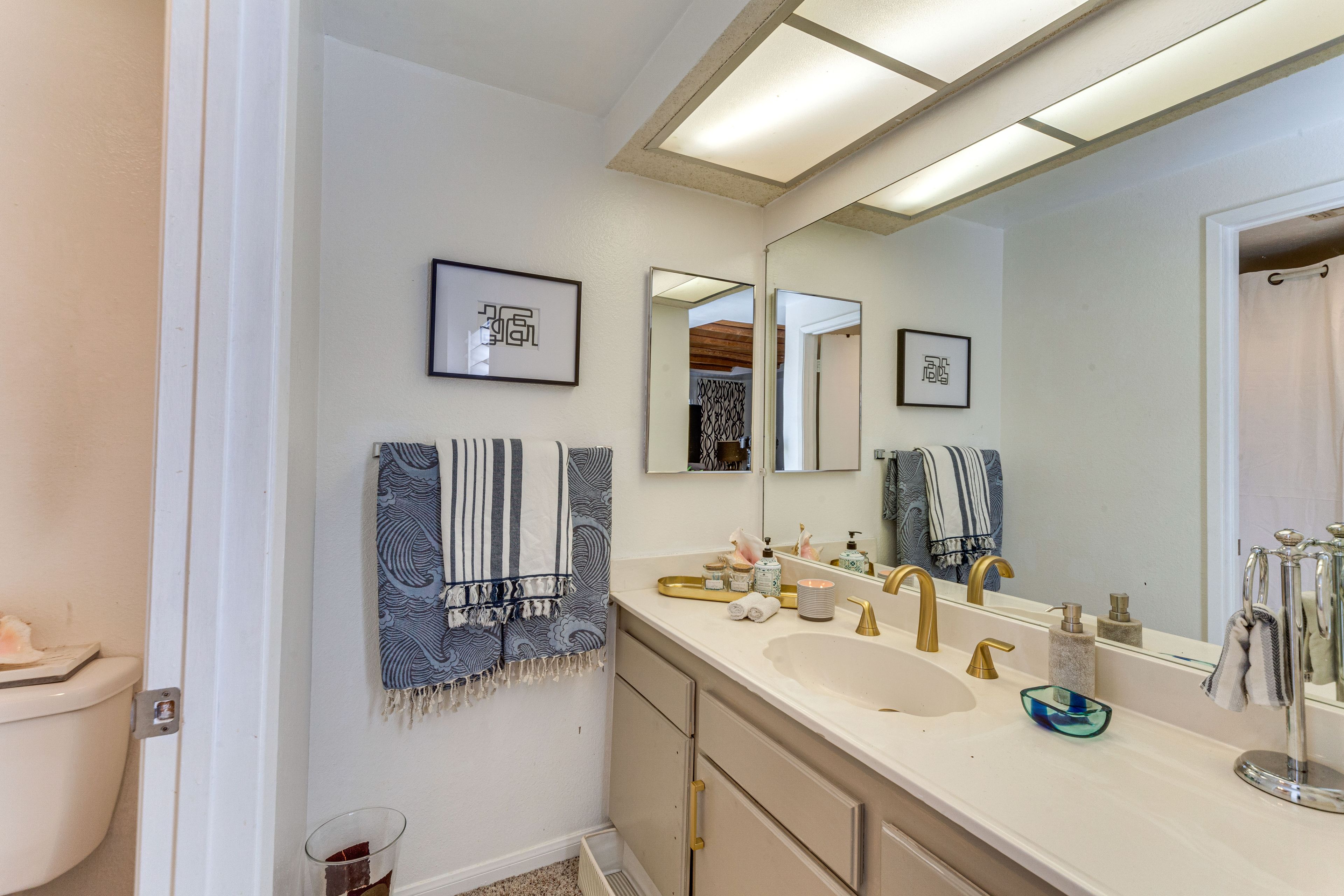 Full Bathroom | Shower/Tub Combo