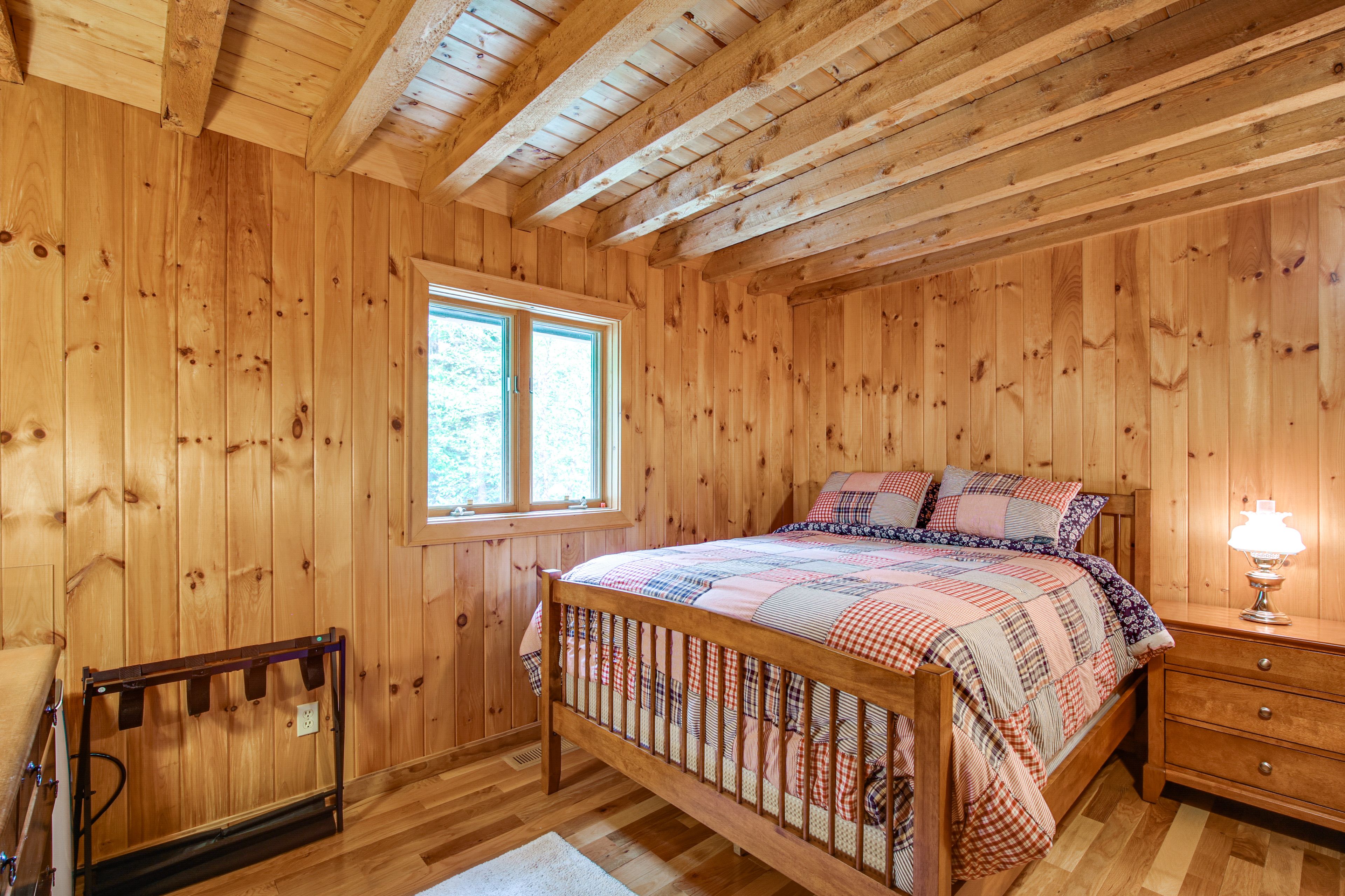 Bedroom 1 | Main Level | Queen Bed | Linens Provided
