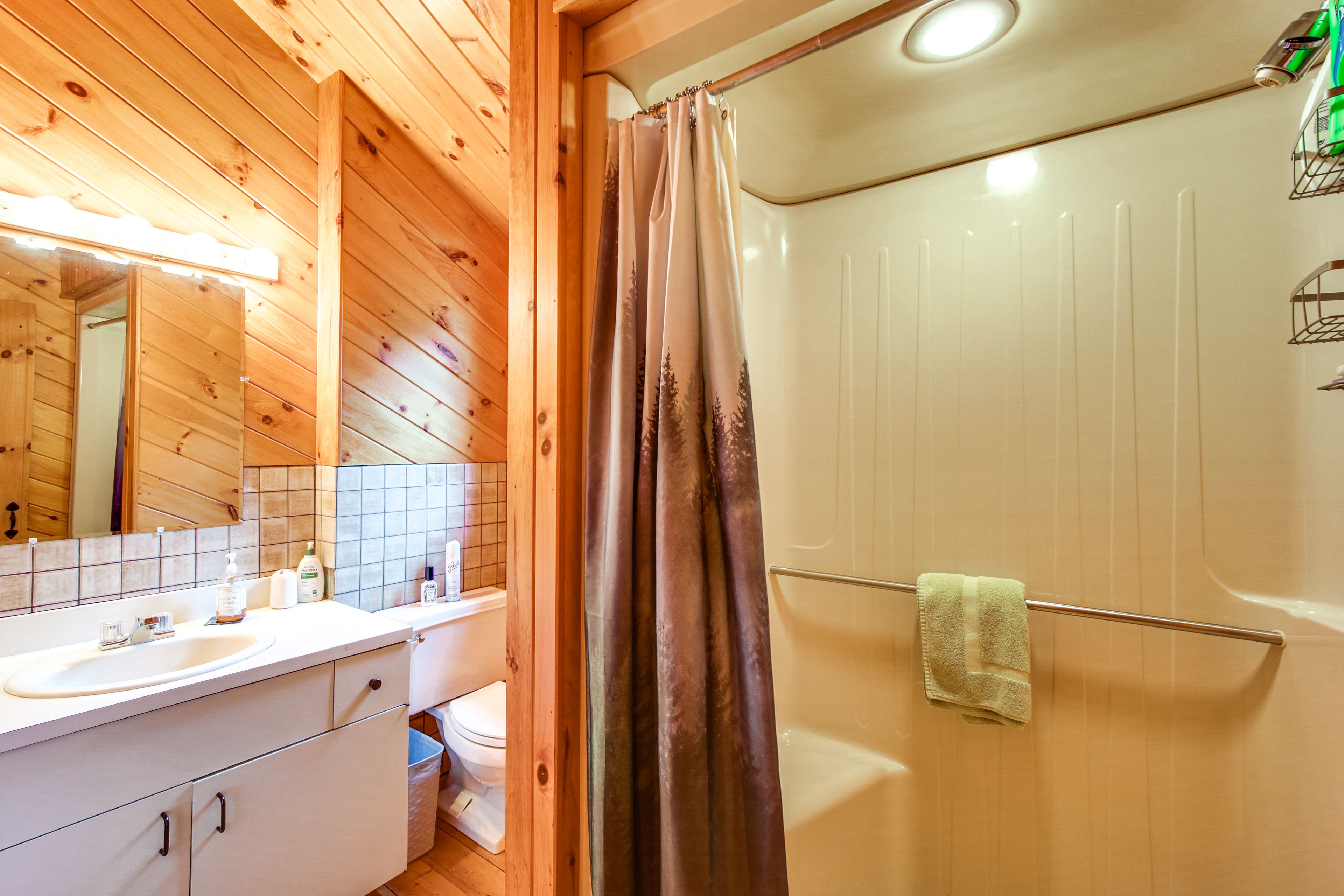 Full Bathroom | Top Level