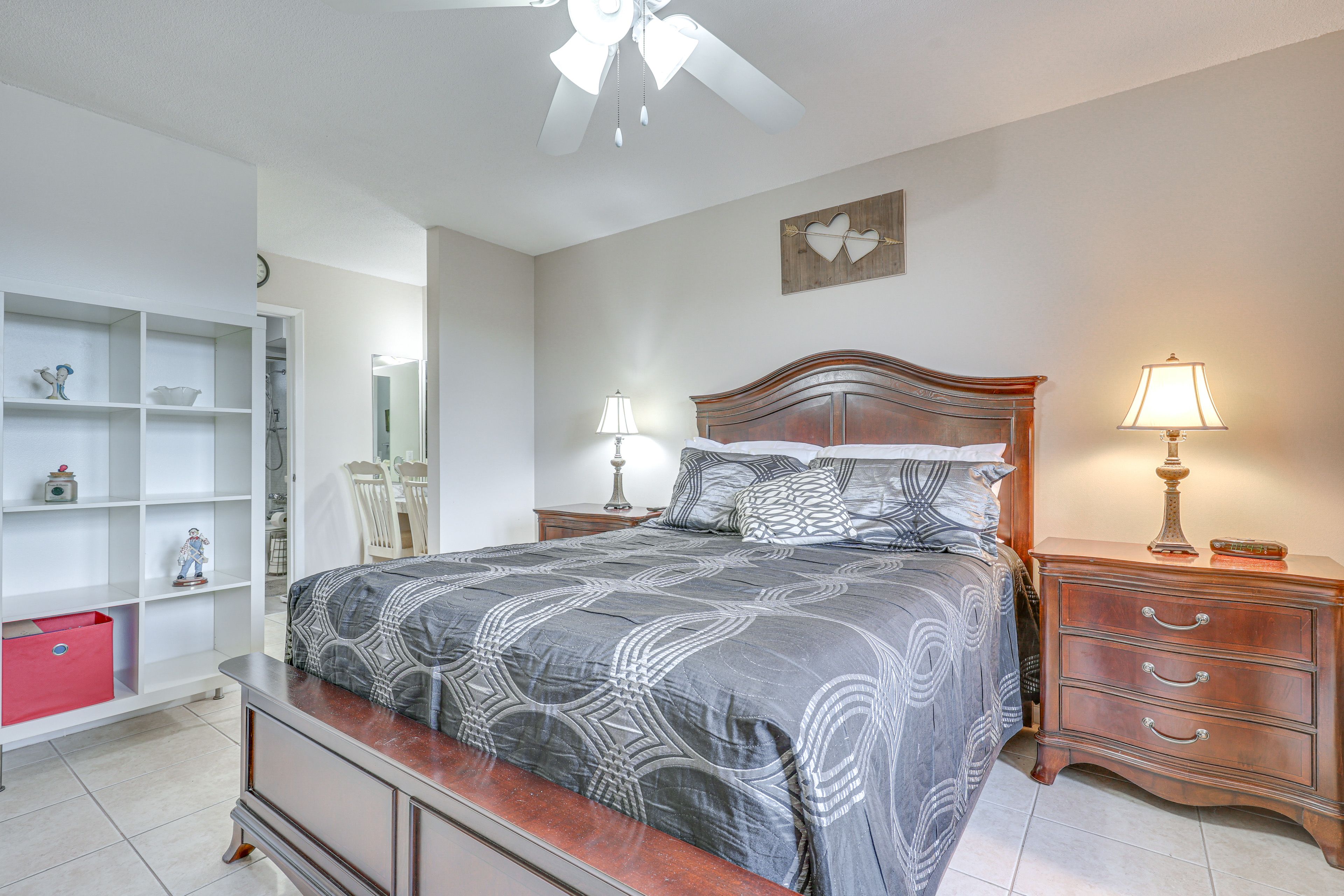 Bedroom | Queen Bed | Smart TV | Rowing Exercise Machine