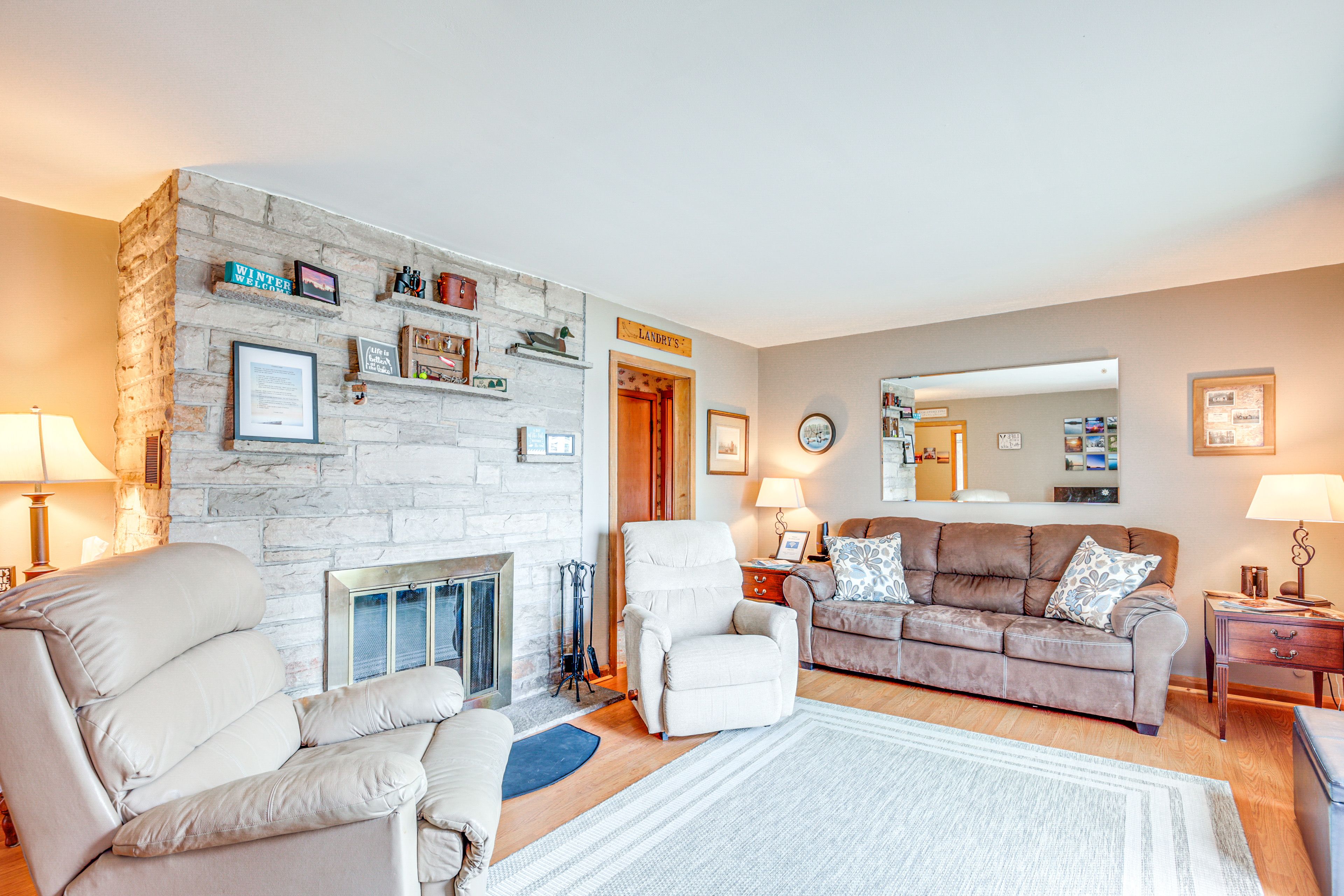 Living Room | Free WiFi | Smart TV | 1st Floor