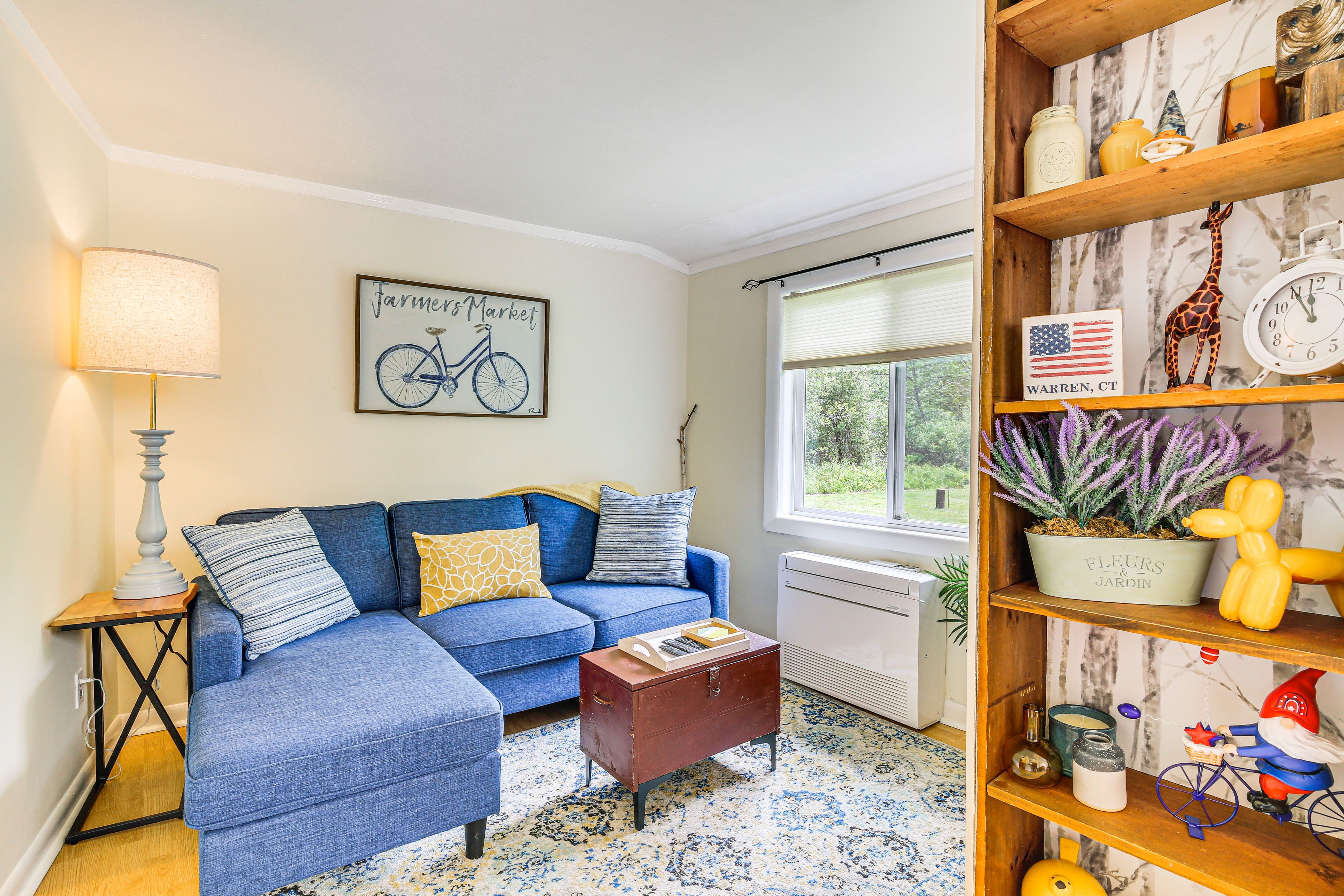 Den | 1st Floor | Queen Sleeper Sofa | Smart TV