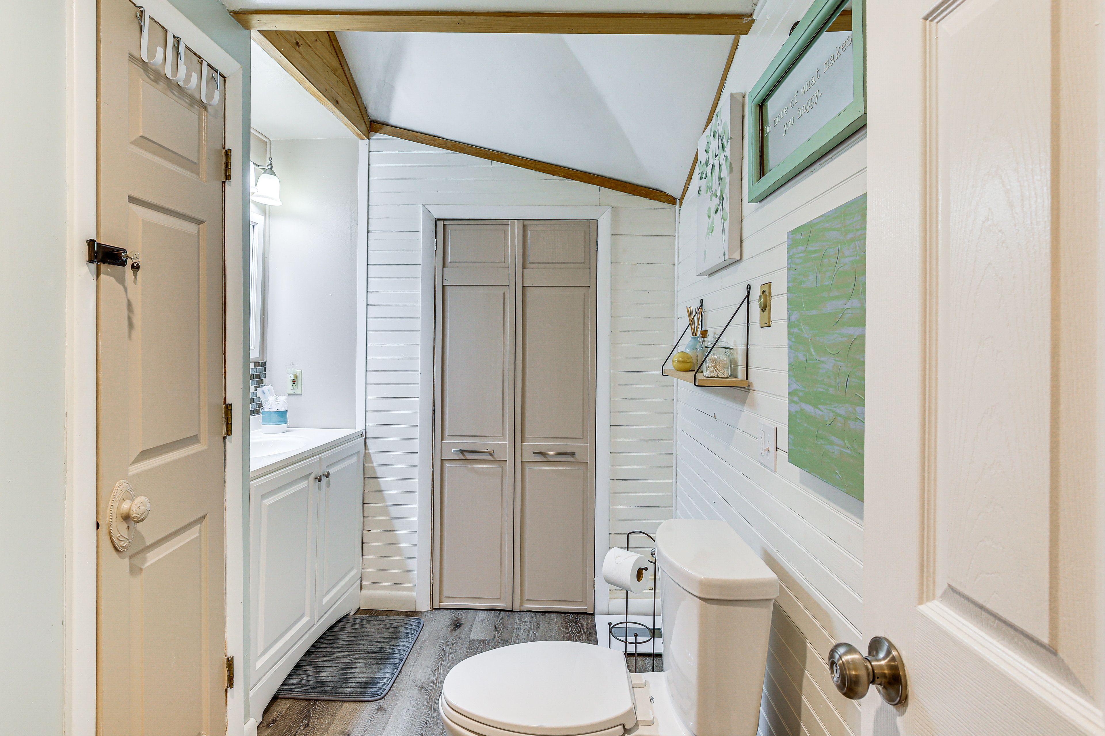 En-Suite Bathroom | 2nd Floor | Towels Provided