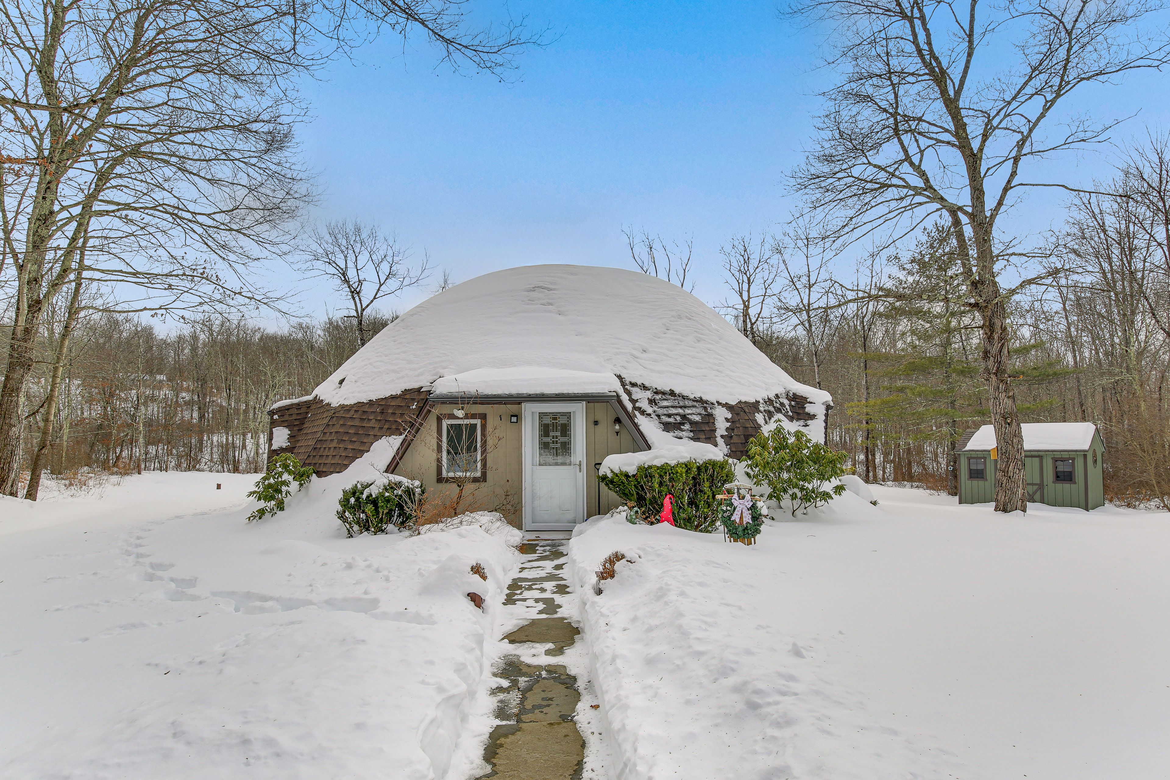 Warren Vacation Rental | 3BR | 2BA | 2,282 Sq Ft | 1 Step Required