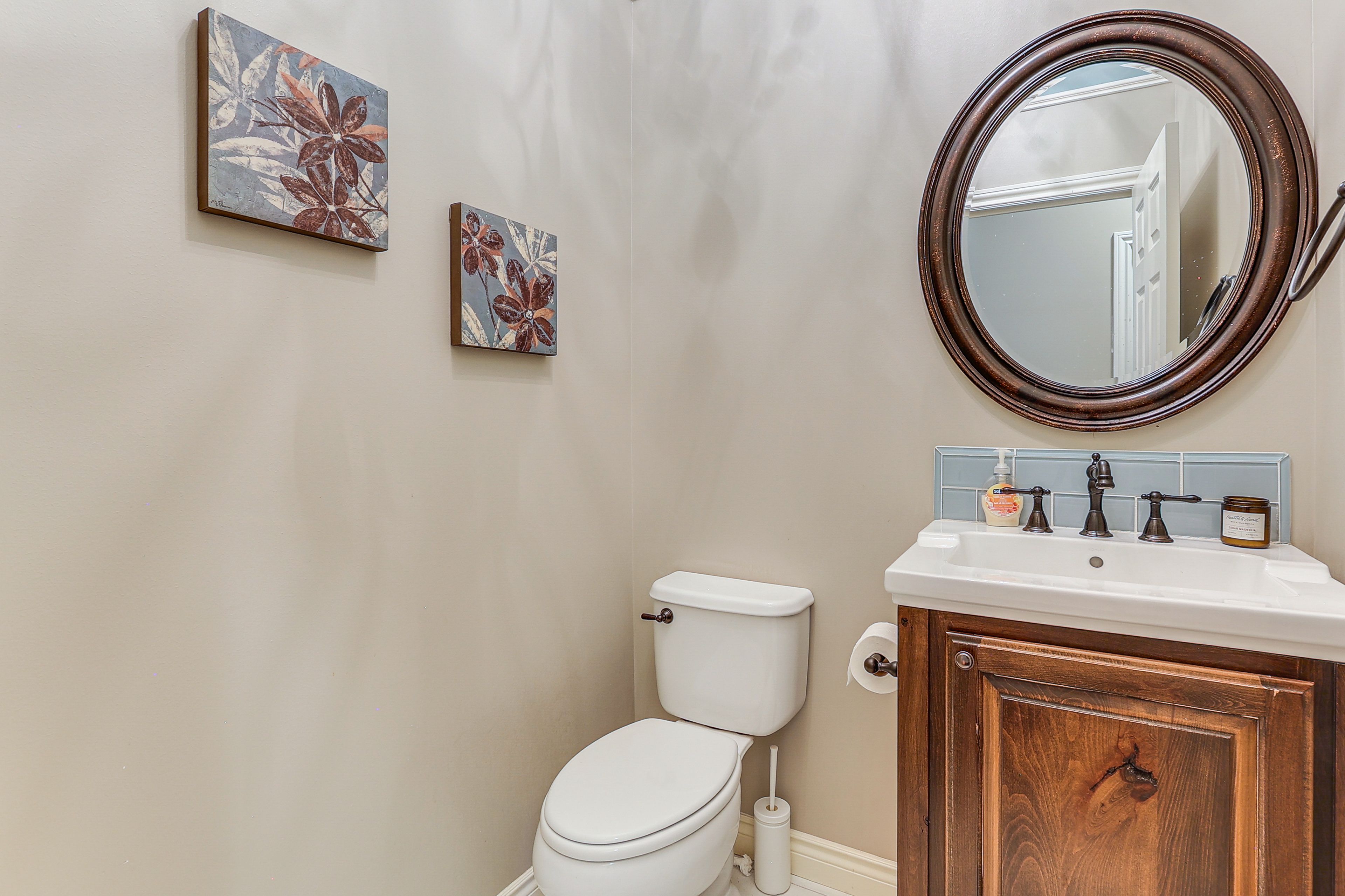 Half Bathroom | Upper Floor | Towels Provided
