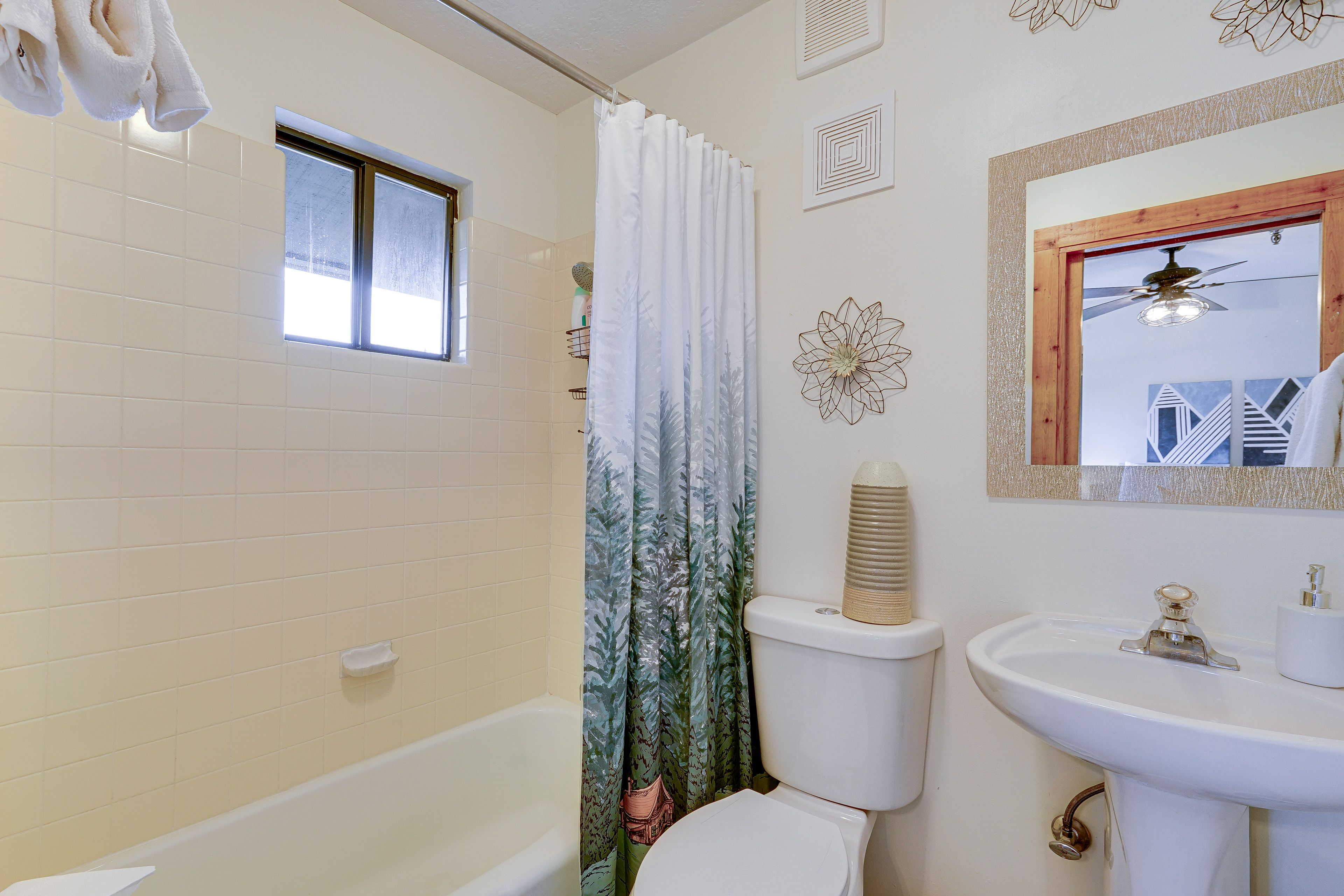 Full Bathroom | Towels Provided | Complimentary Toiletries | Iron