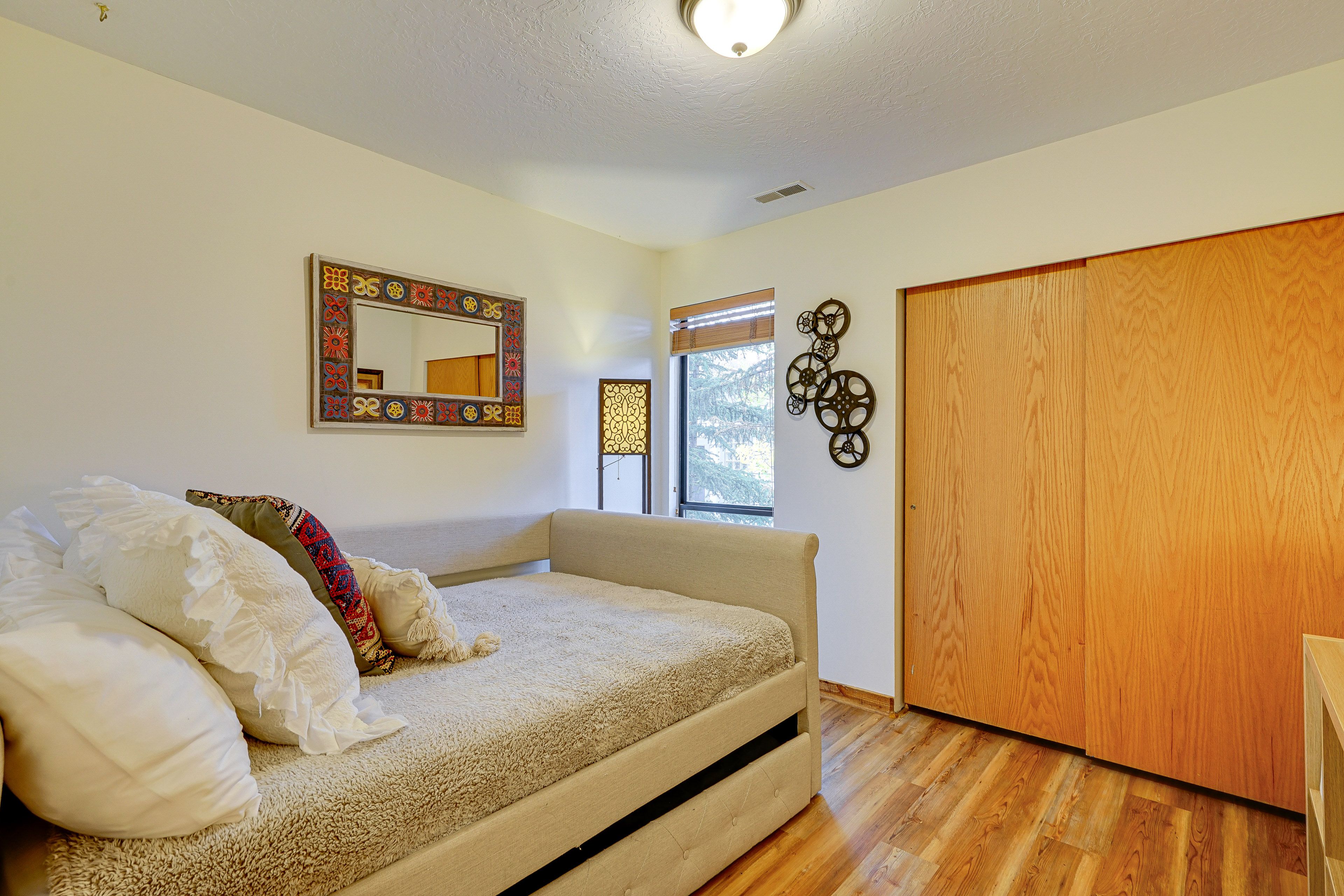 Bedroom 2 | Queen Daybed w/ Twin Trundle | Smart TV w/ Cable