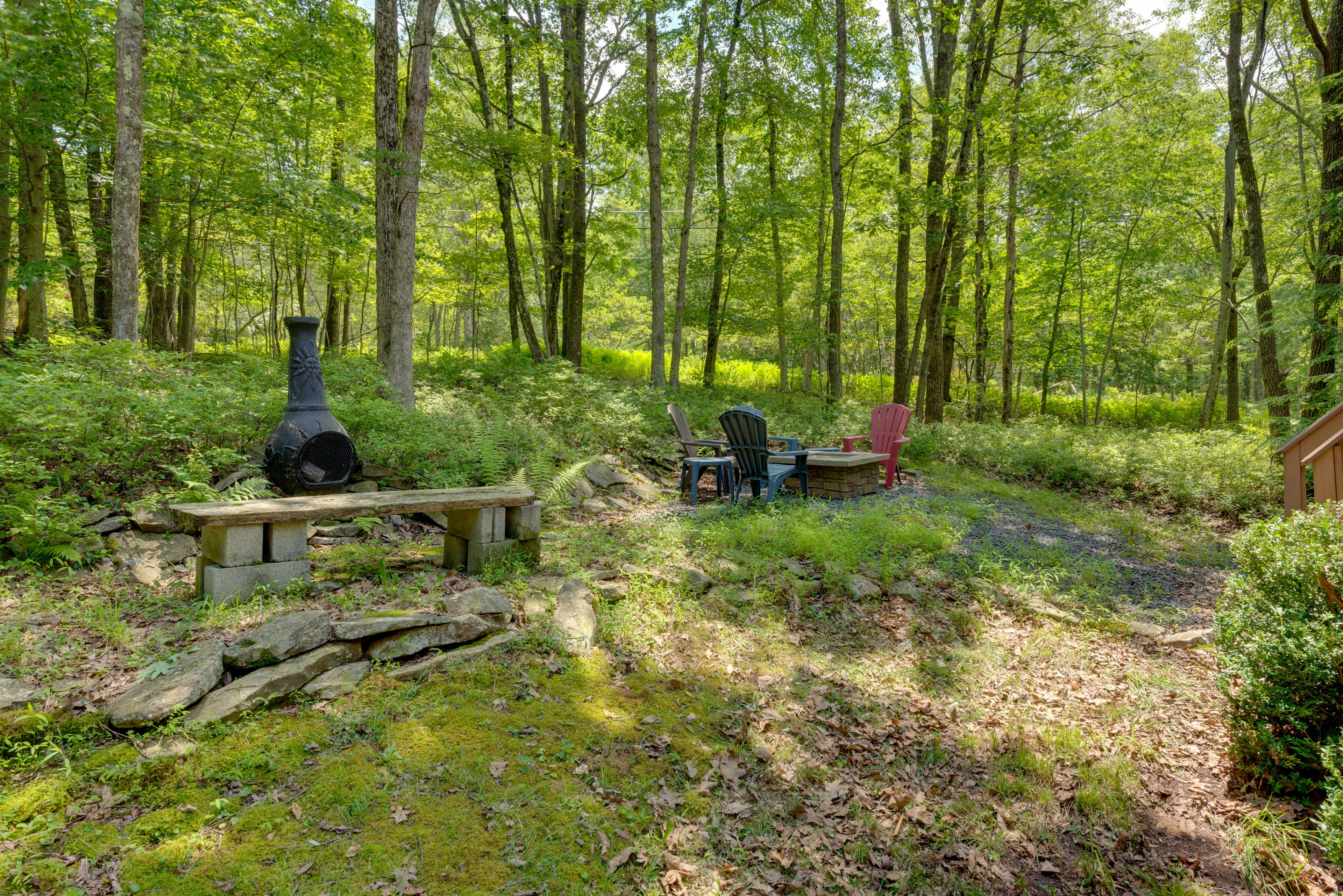 Private Yard | Gas Fire Pit | Seating
