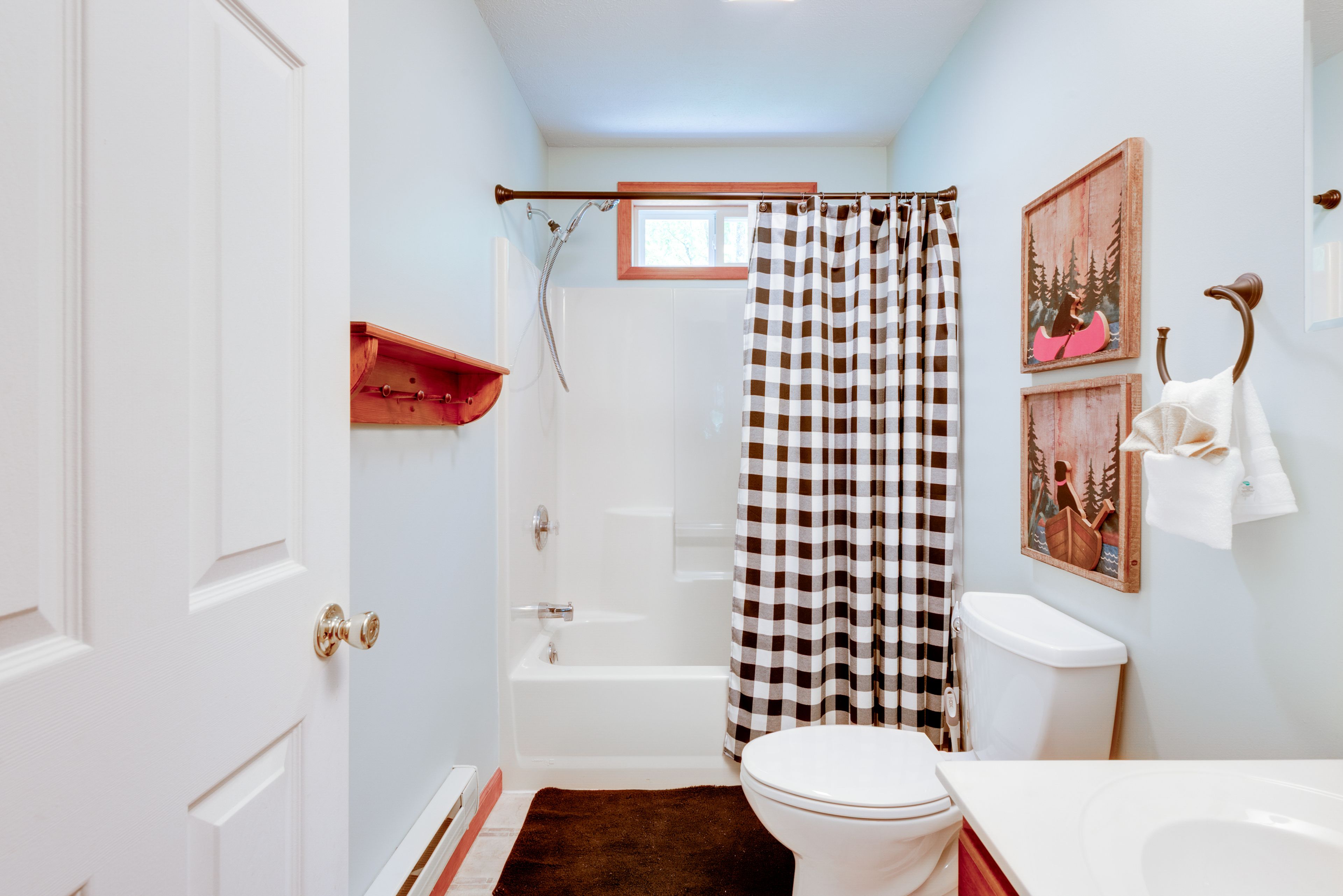 Full Bathroom | 2nd Floor