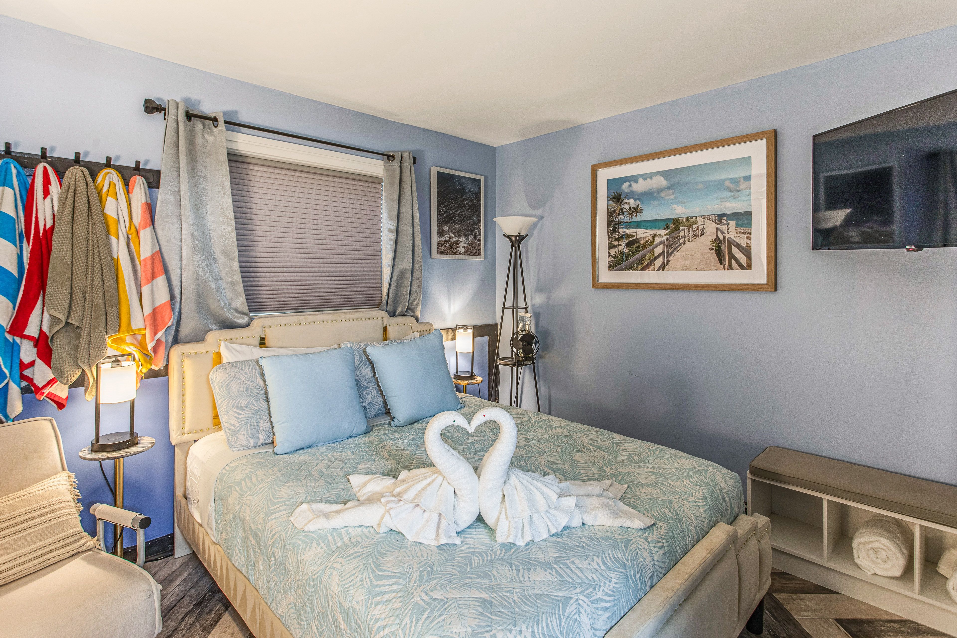 Bedroom | Queen Bed | Smart TV | Linens Provided