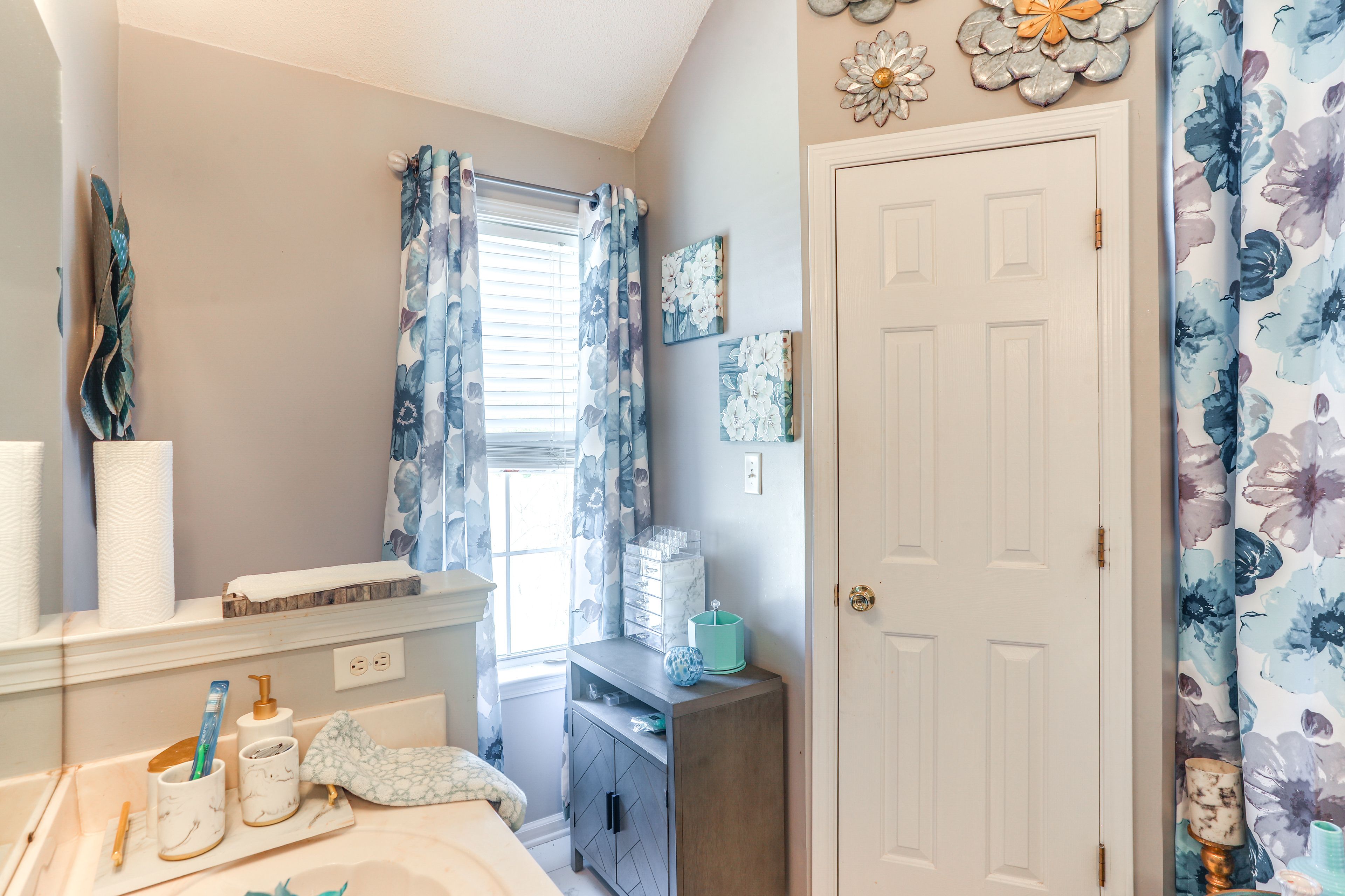 Bathroom | Towels Provided | 2nd Floor