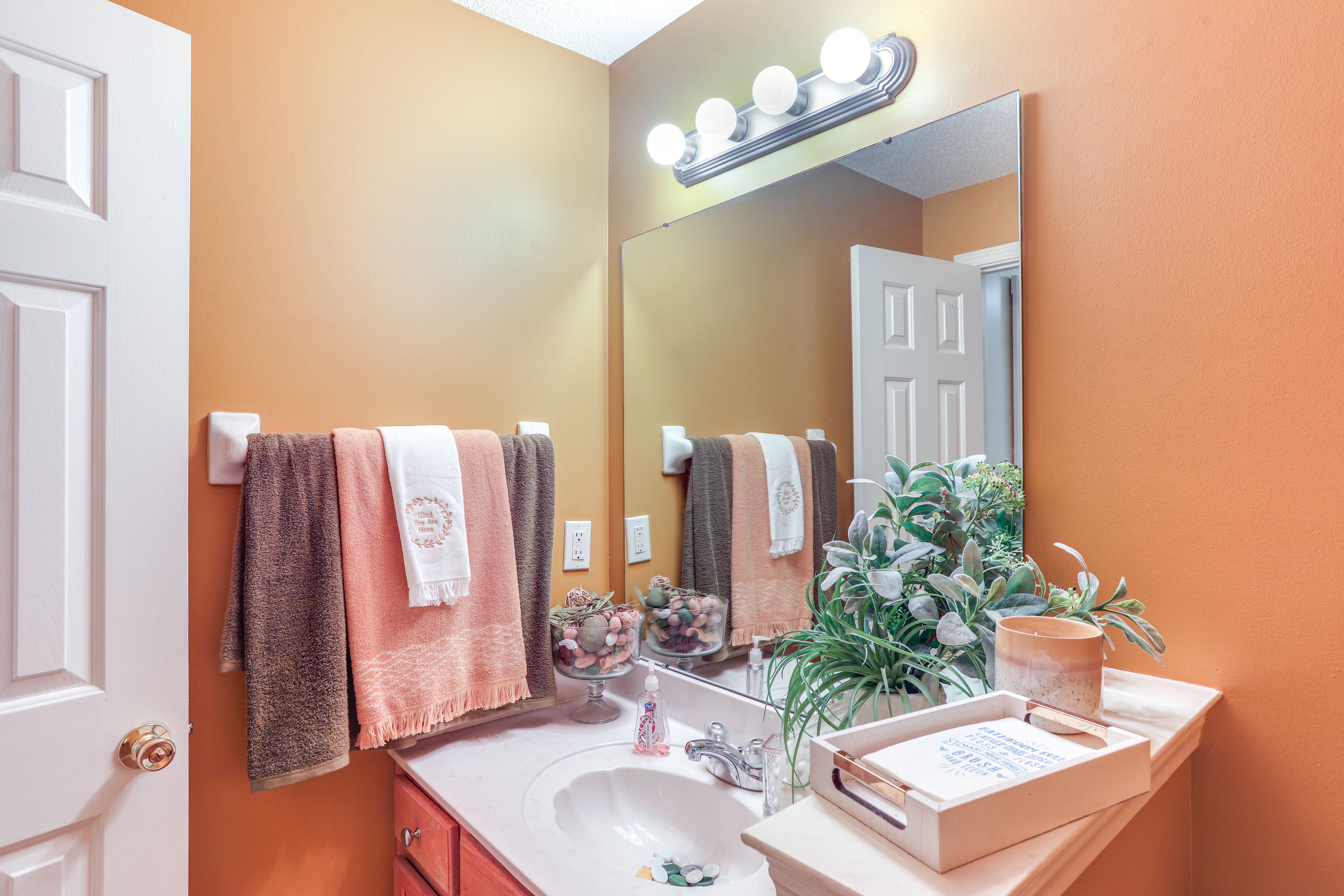 Half Bath | 1st Floor